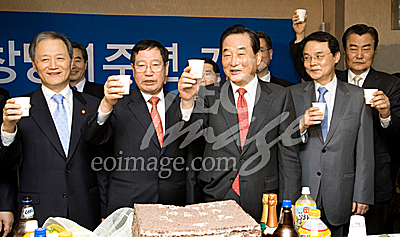 정치/국회/정당/친박연대/서청원/이규택/홍사덕/박근혜/박노식/노철