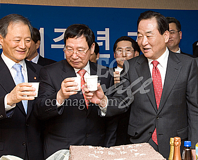 정치/국회/정당/친박연대/서청원/이규택/홍사덕/박근혜/박노식/노철