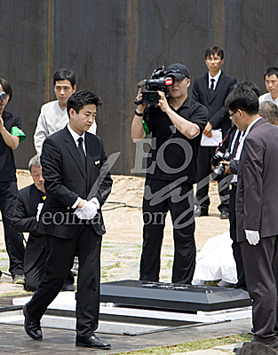 사회/노무현/49제/김해/봉하/권양숙/노건호/노정현/문제인/한명숙/유