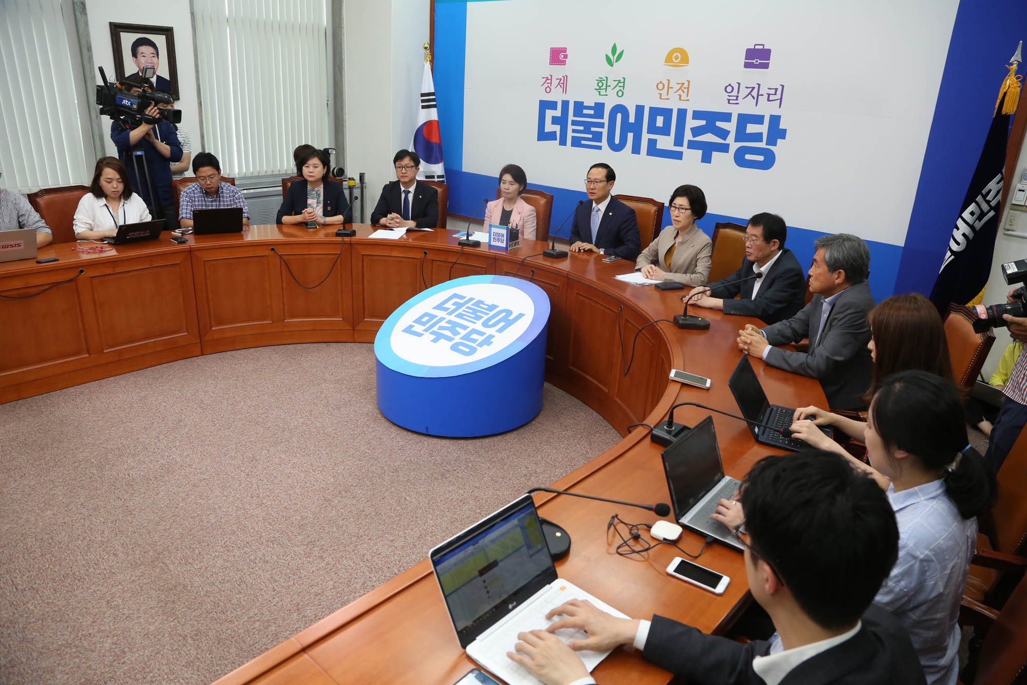 정치/국회/환경노동위원회/홍영표/