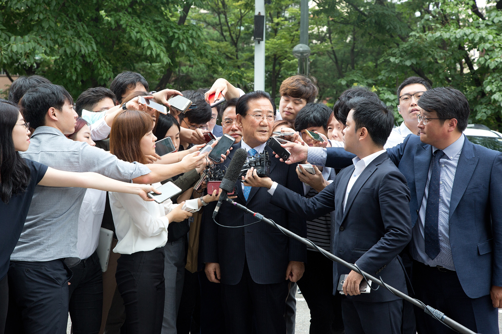 정치;정당;국민의당;박준영;공천헌금;정치자금;뇌물;영장실질심사;출두;구속;영장