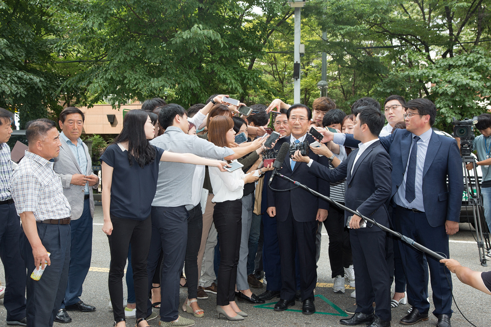 정치;정당;국민의당;박준영;공천헌금;정치자금;뇌물;영장실질심사;출두;구속;영장