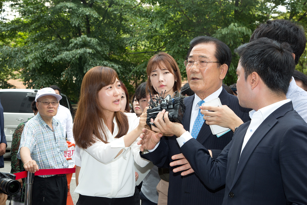 정치;정당;국민의당;박준영;공천헌금;정치자금;뇌물;영장실질심사;출두;구속;영장