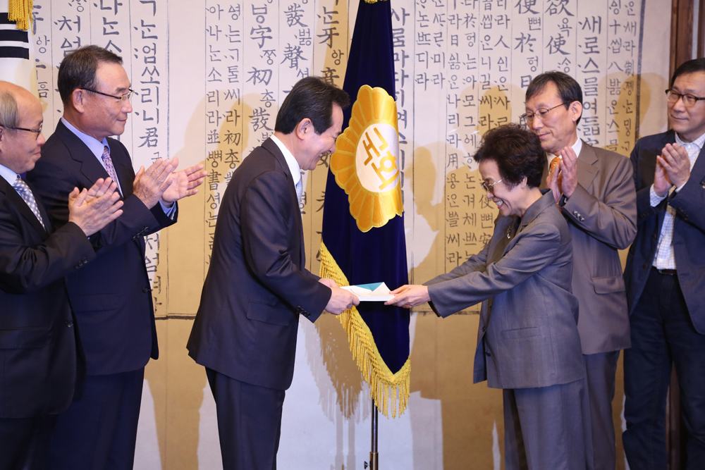 정치;국회;국회의원특권내려놓기;정세균;신인령