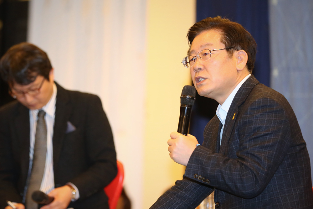 정치;성남시장;이재명;토크콘서트;손가락혁명;이재명지지자