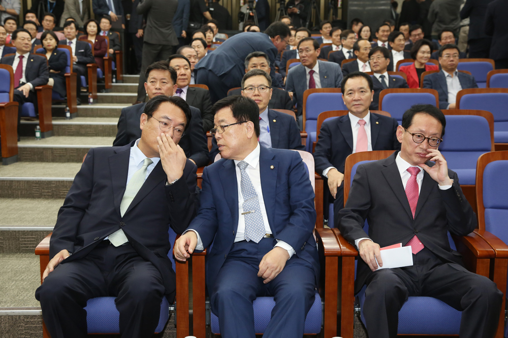 정치;국회;최순실게이트;새누리당;의원총회;정진석