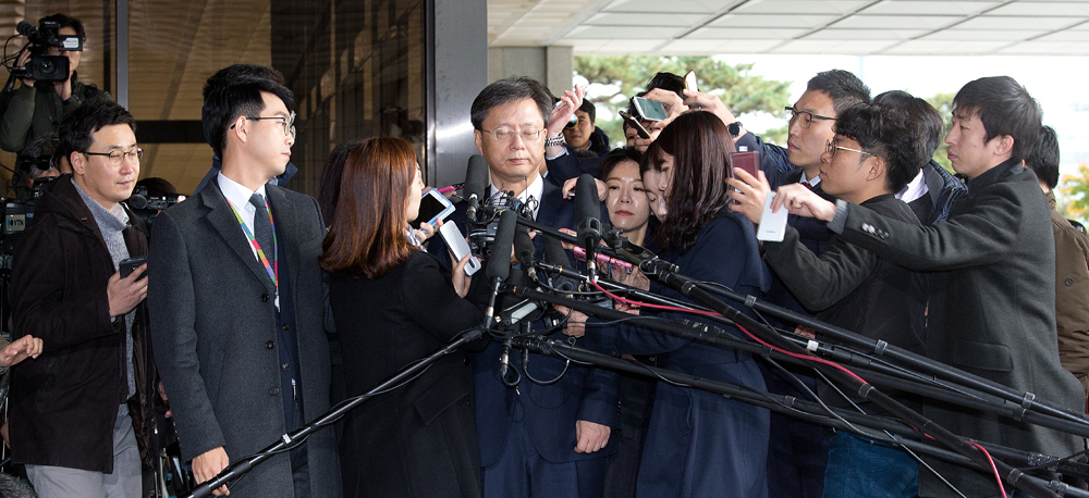 정치;사회;청와대;비위혐의;비서관;비서;민정수석;출석;검찰;서울지검