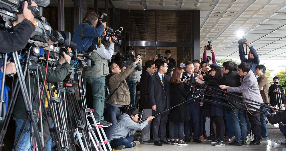 정치;사회;청와대;비위혐의;비서관;비서;민정수석;출석;검찰;서울지검