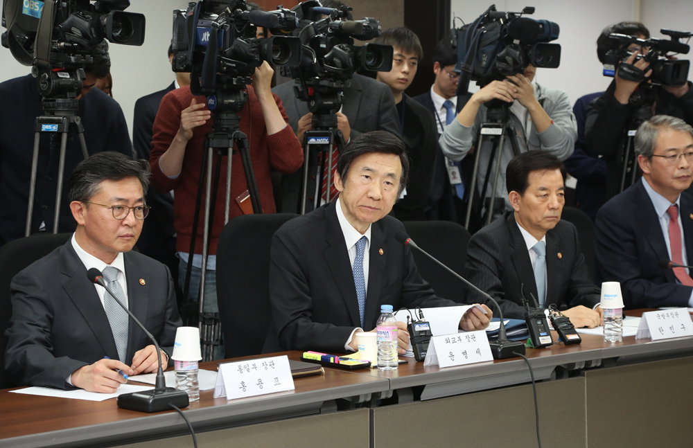 정치;국회;당정협의;새누리당;윤병세;정진석;미대선결과대응방향