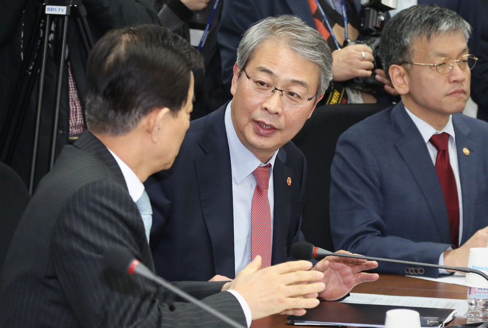 정치;국회;당정협의;새누리당;윤병세;정진석;미대선결과대응방향