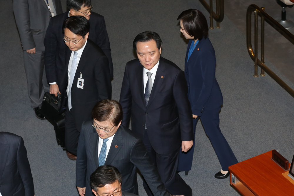 정치;국회;대정부질문;김현웅