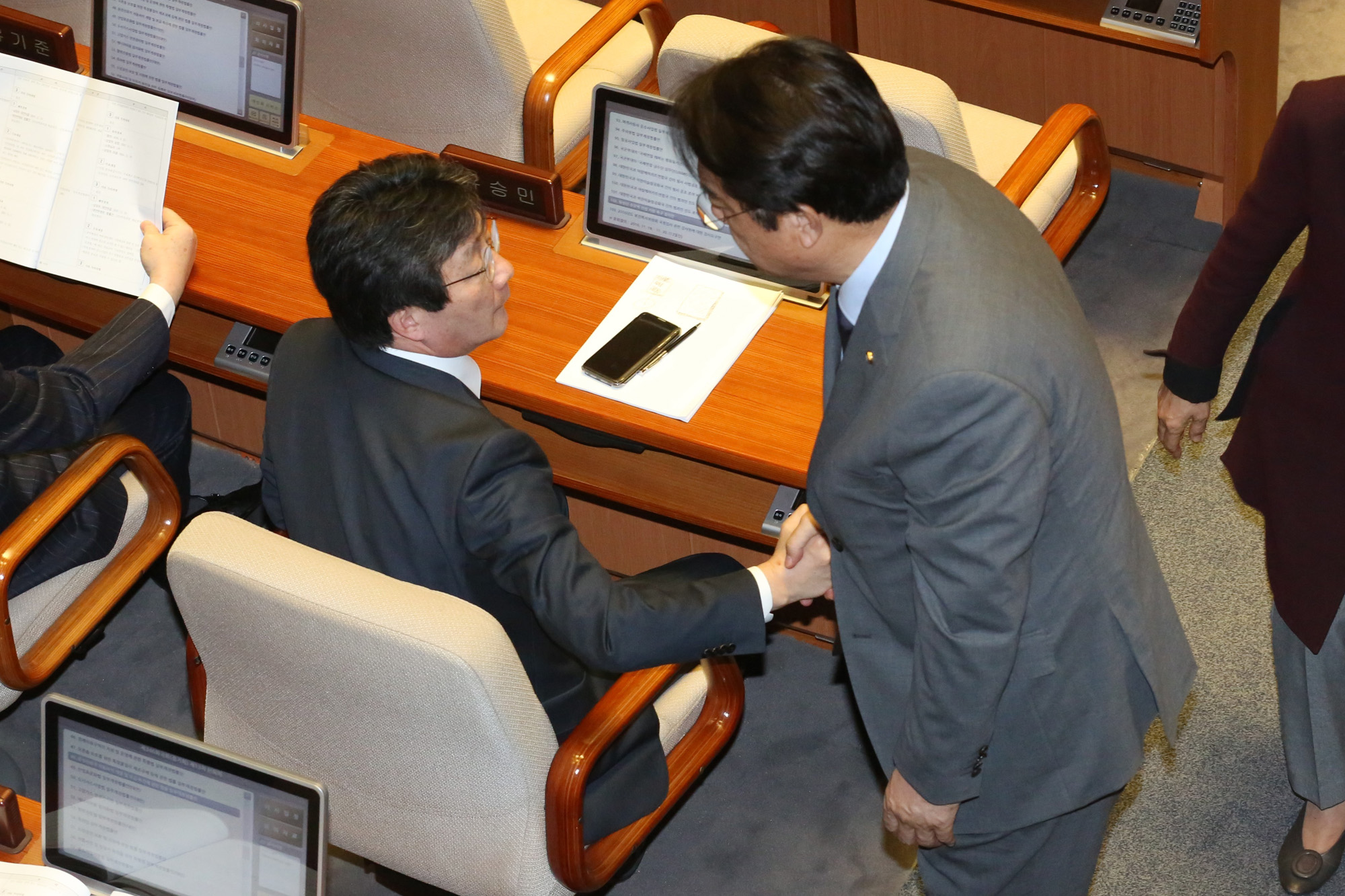 정치;국회;본회의;최순실특검법;박근혜게이트국정조사;유승민;정진석