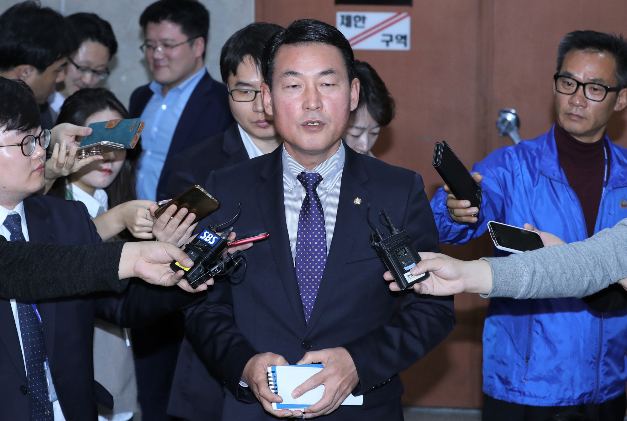 정치;국회;새누리당징계요구서제출;비상시국회의;황영철