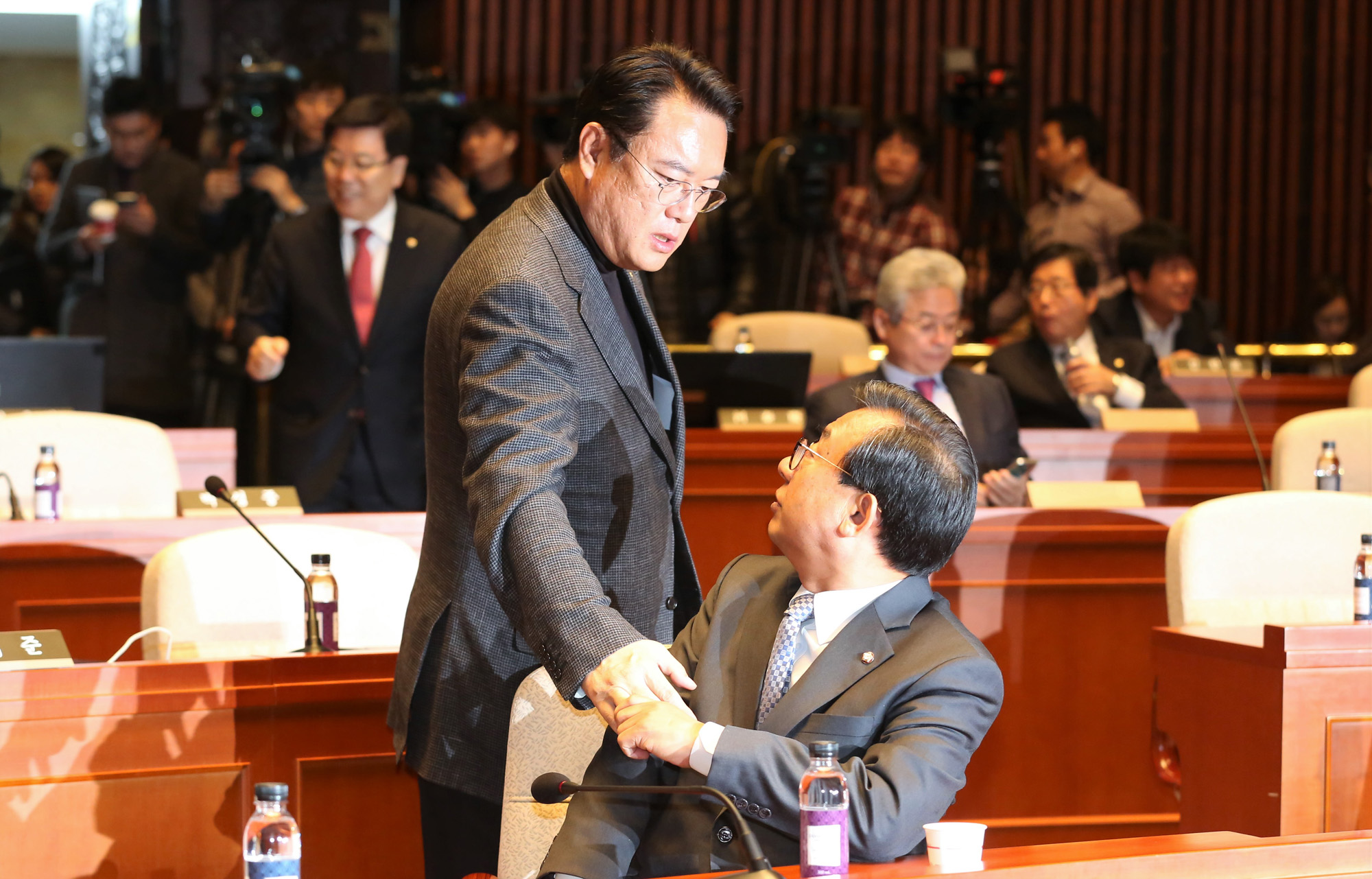 정치;국회;새누리당의총;의원총회;이정현;정진석