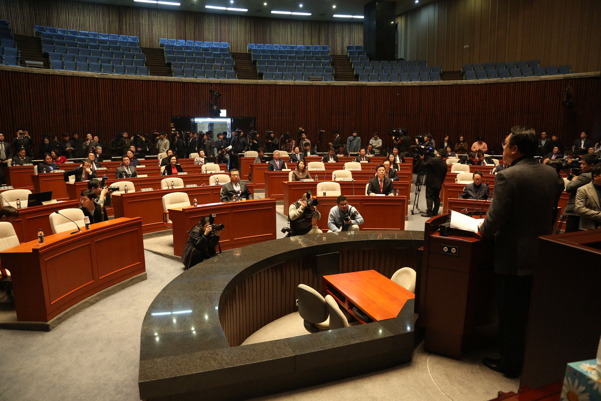 정치;국회;새누리당의총;의원총회;정진석