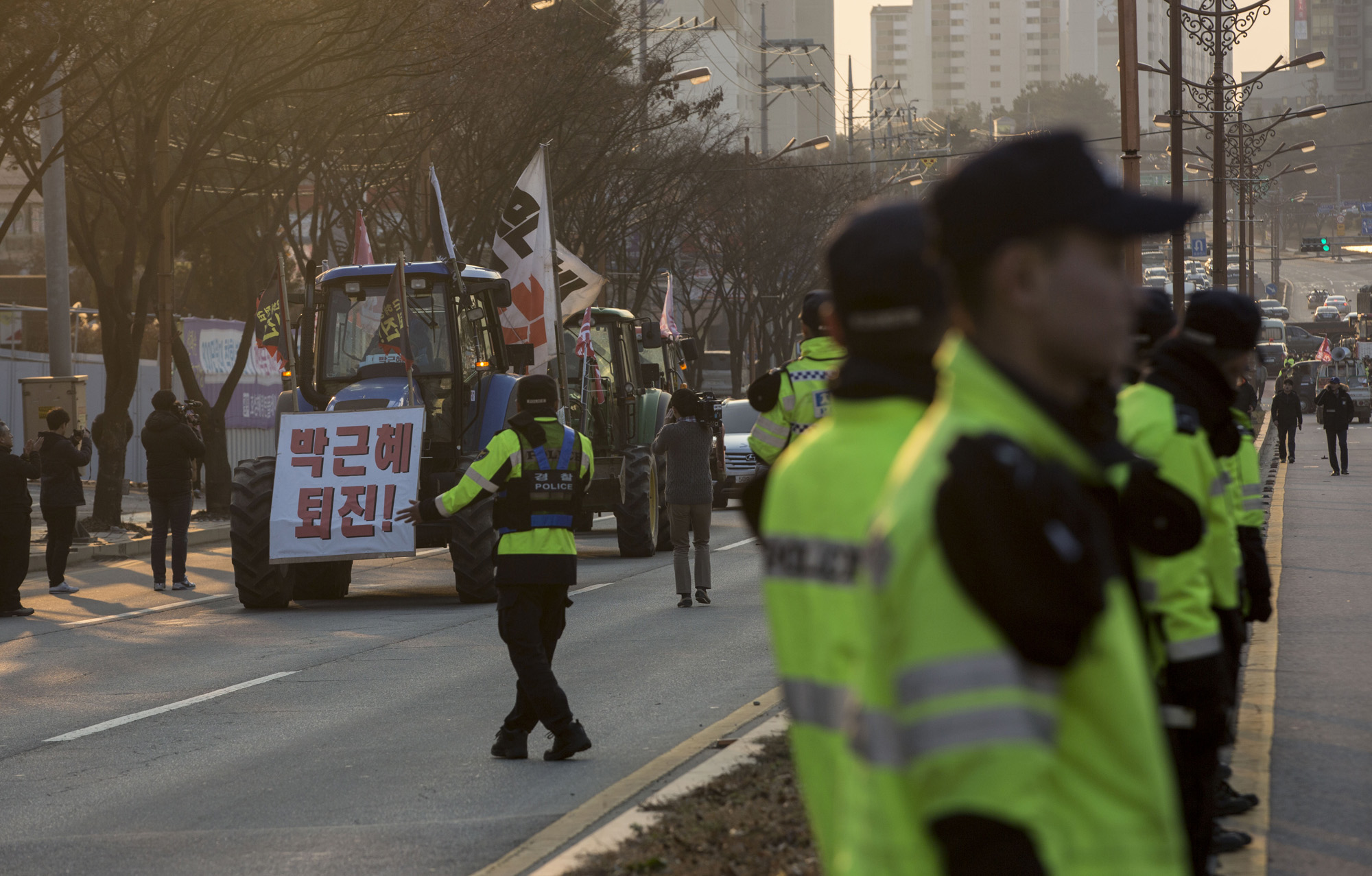 전봉준 투쟁단;트랙터;1톤트럭