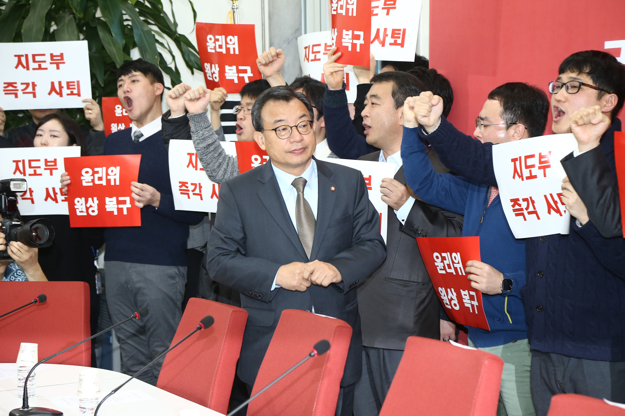정치;국회;새누리당;이정현;사무처당직자