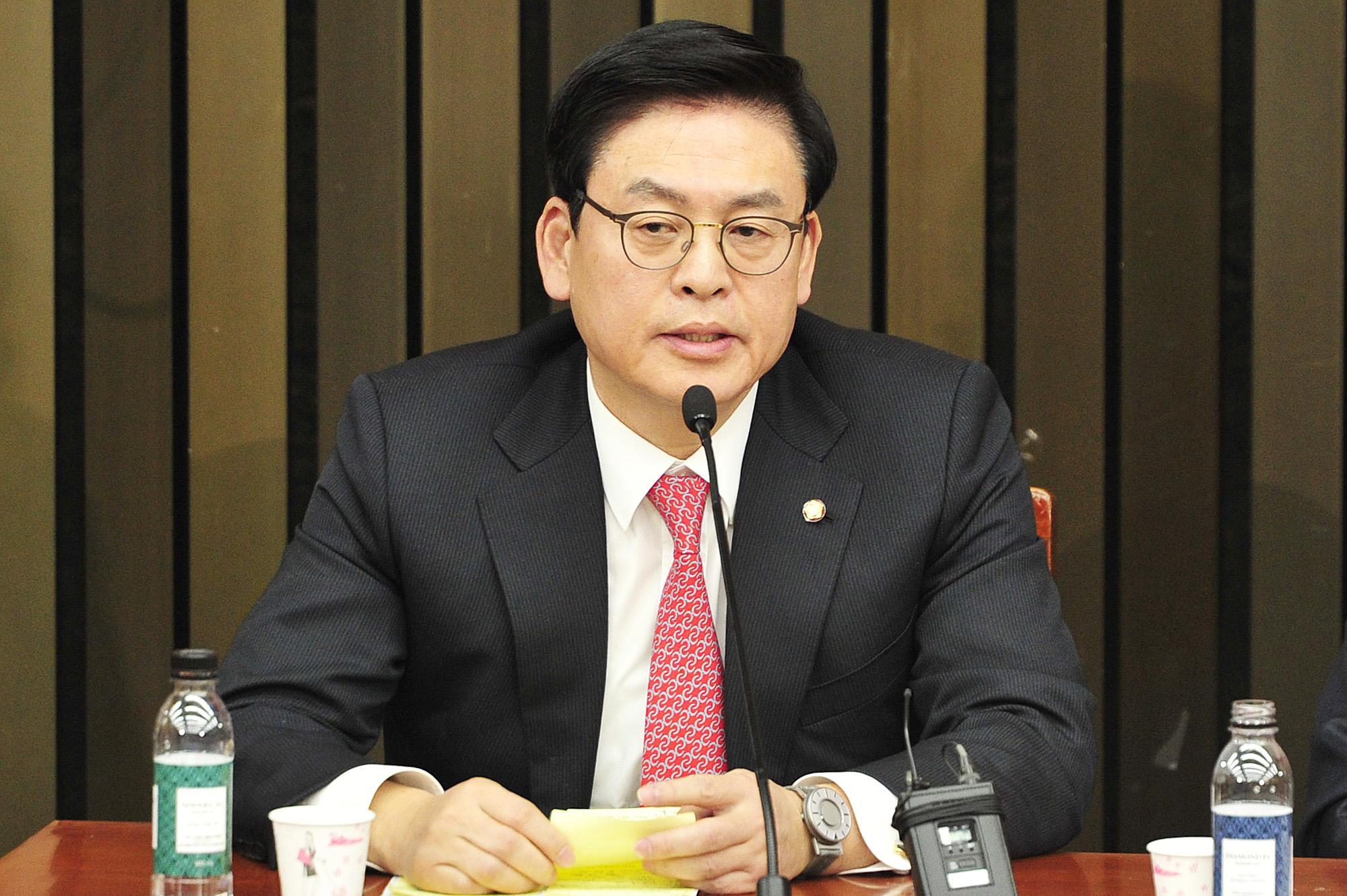 정치;정당;새누리당;의원총회;의총;원내대표;선출;정우택;나경원