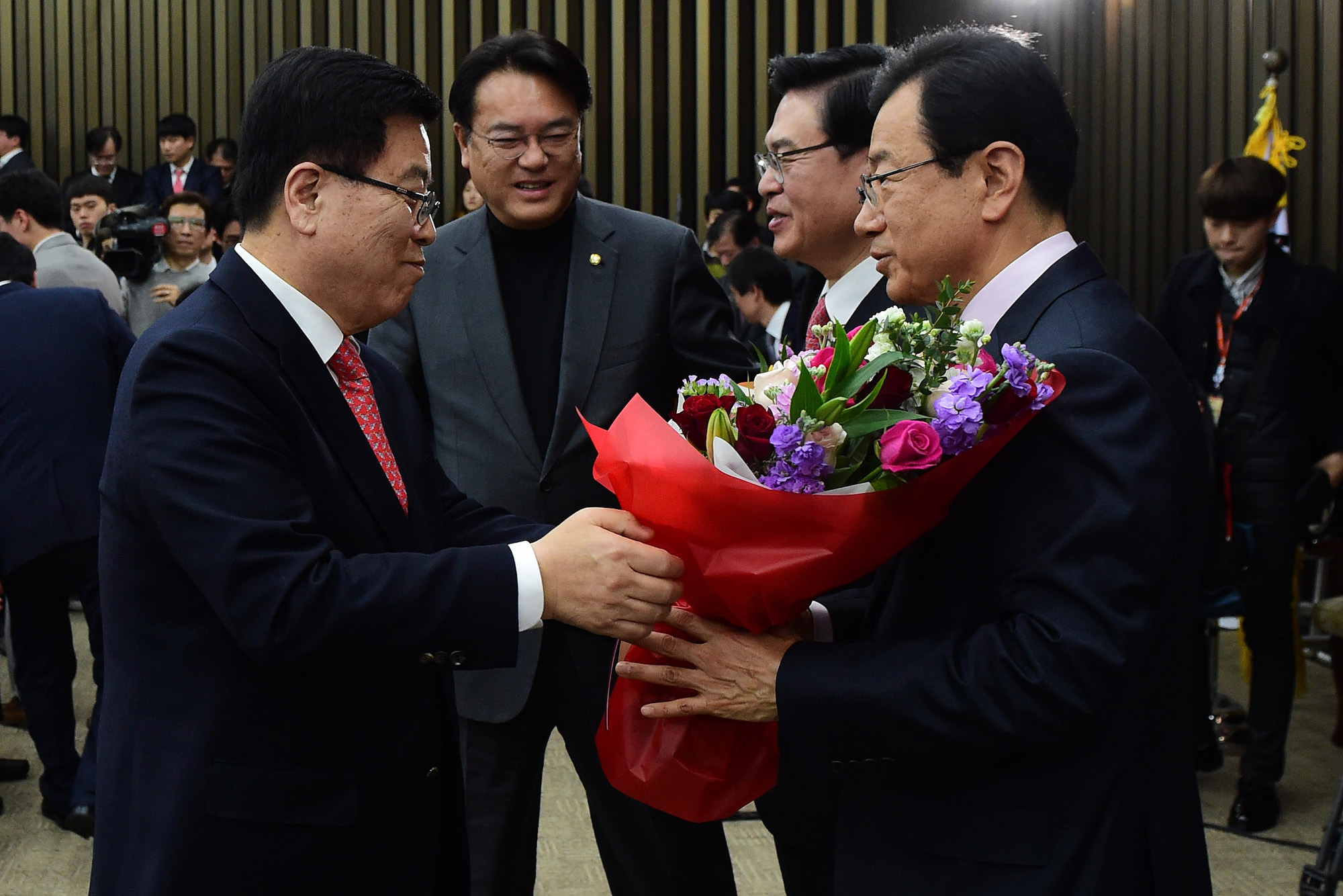 정치;정당;새누리당;의원총회;의총;원내대표;선출