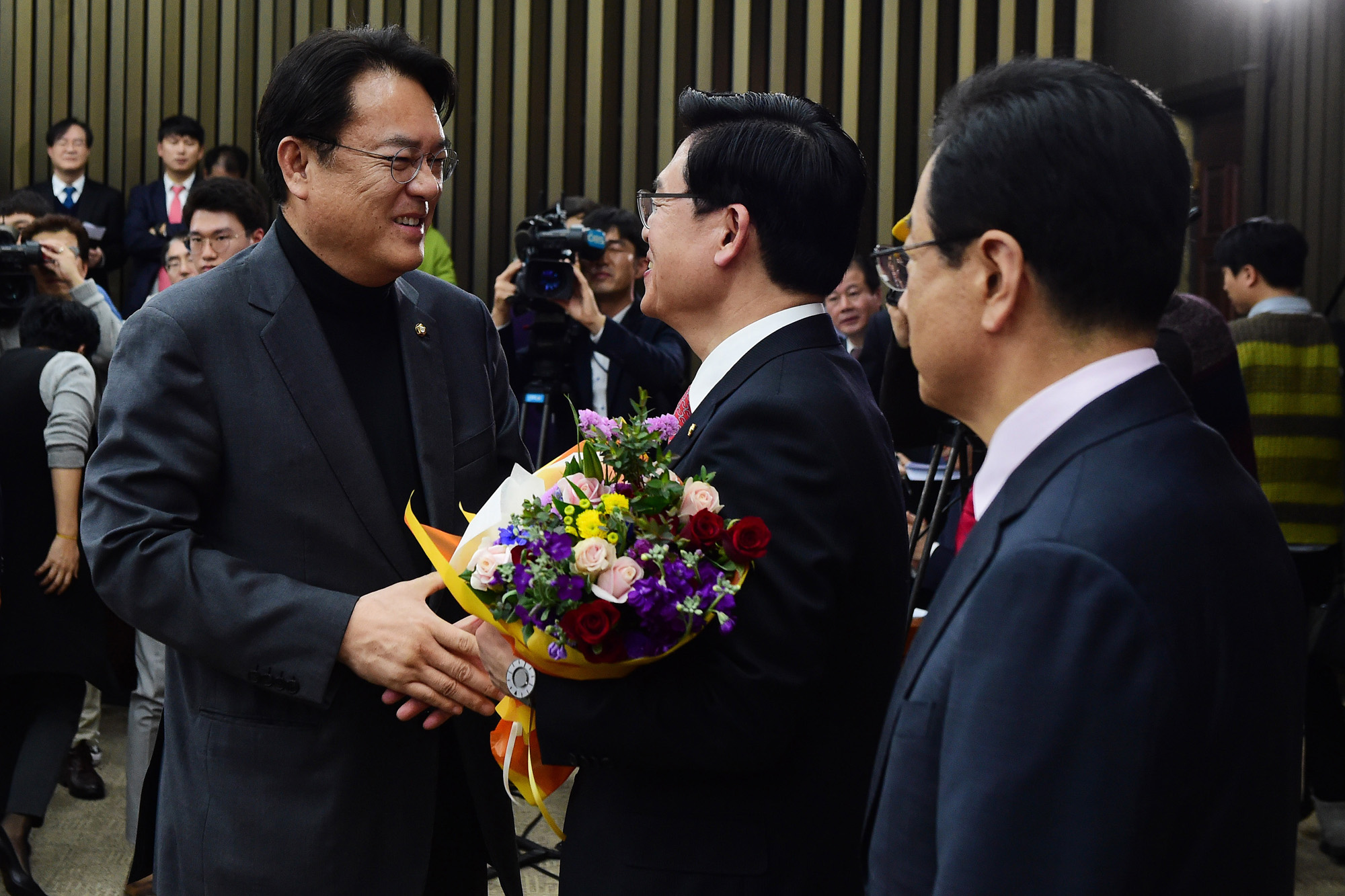 정치;정당;새누리당;의원총회;의총;원내대표;선출