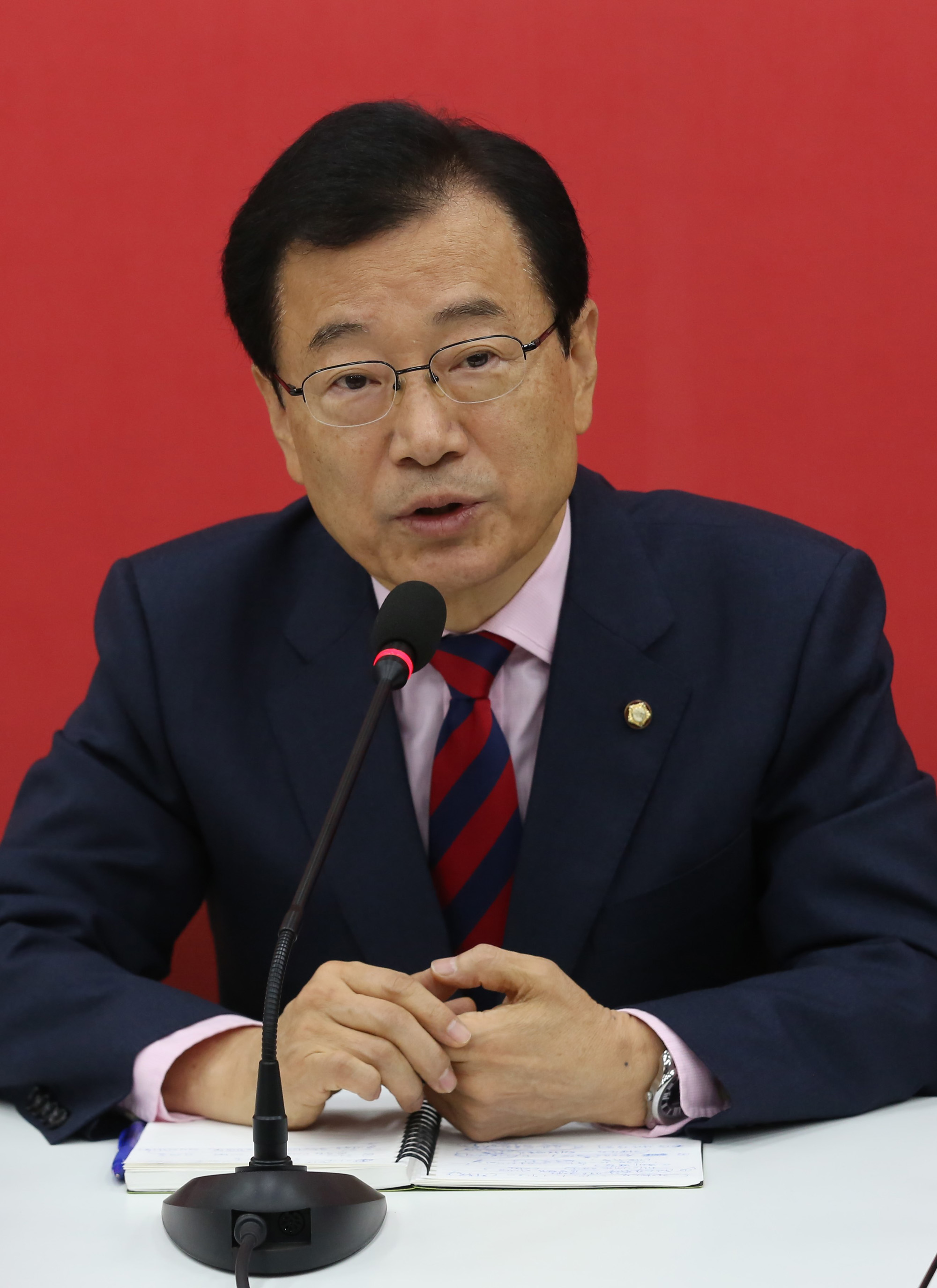 정치;국회;이현재;정우택;새누리당원내대표