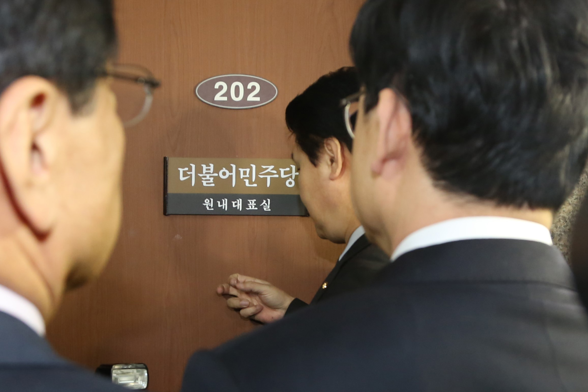 정치;국회;새누리당;정우택;야당방문