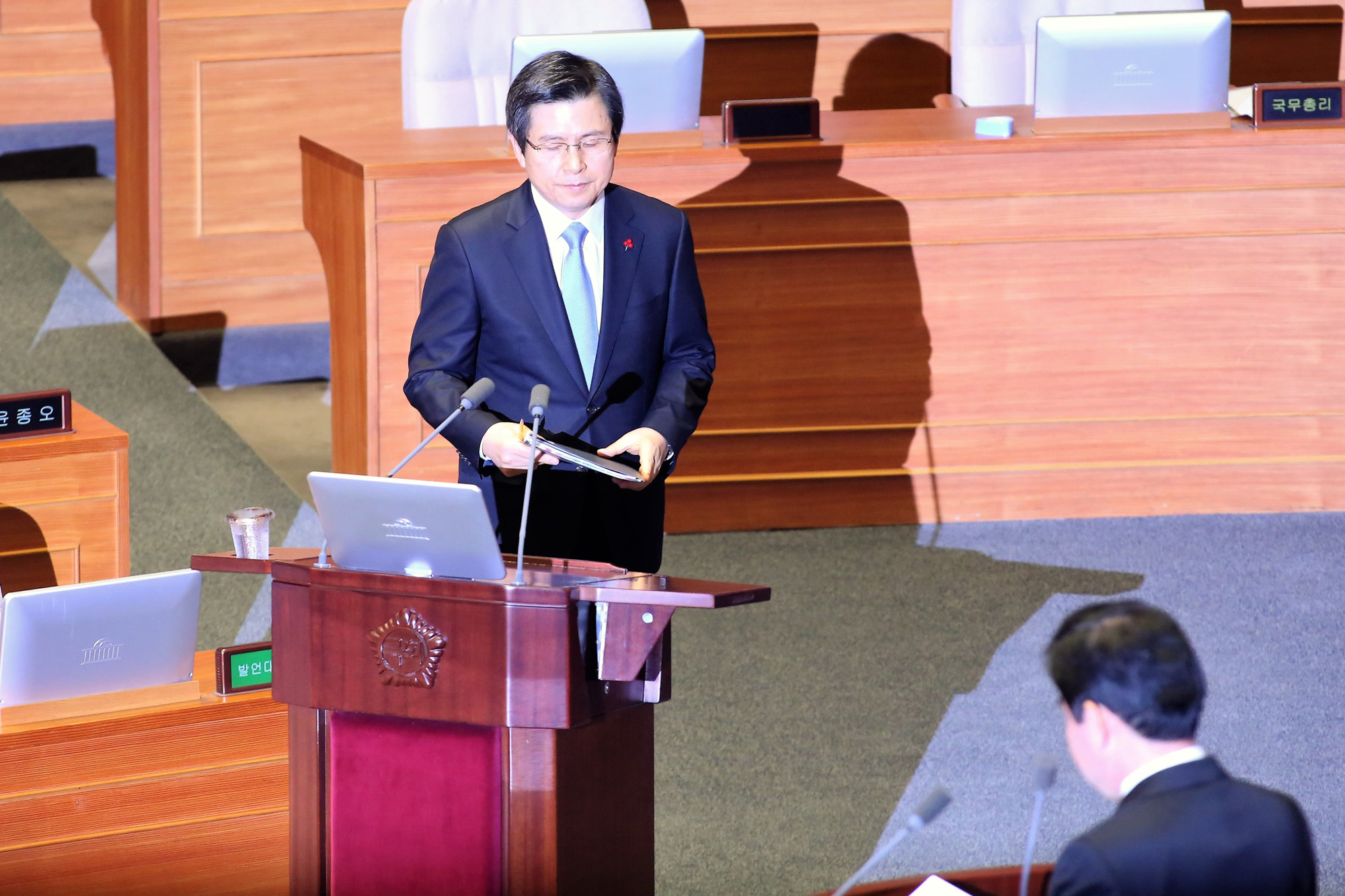 정치;국회;대정부질문;황교안출석