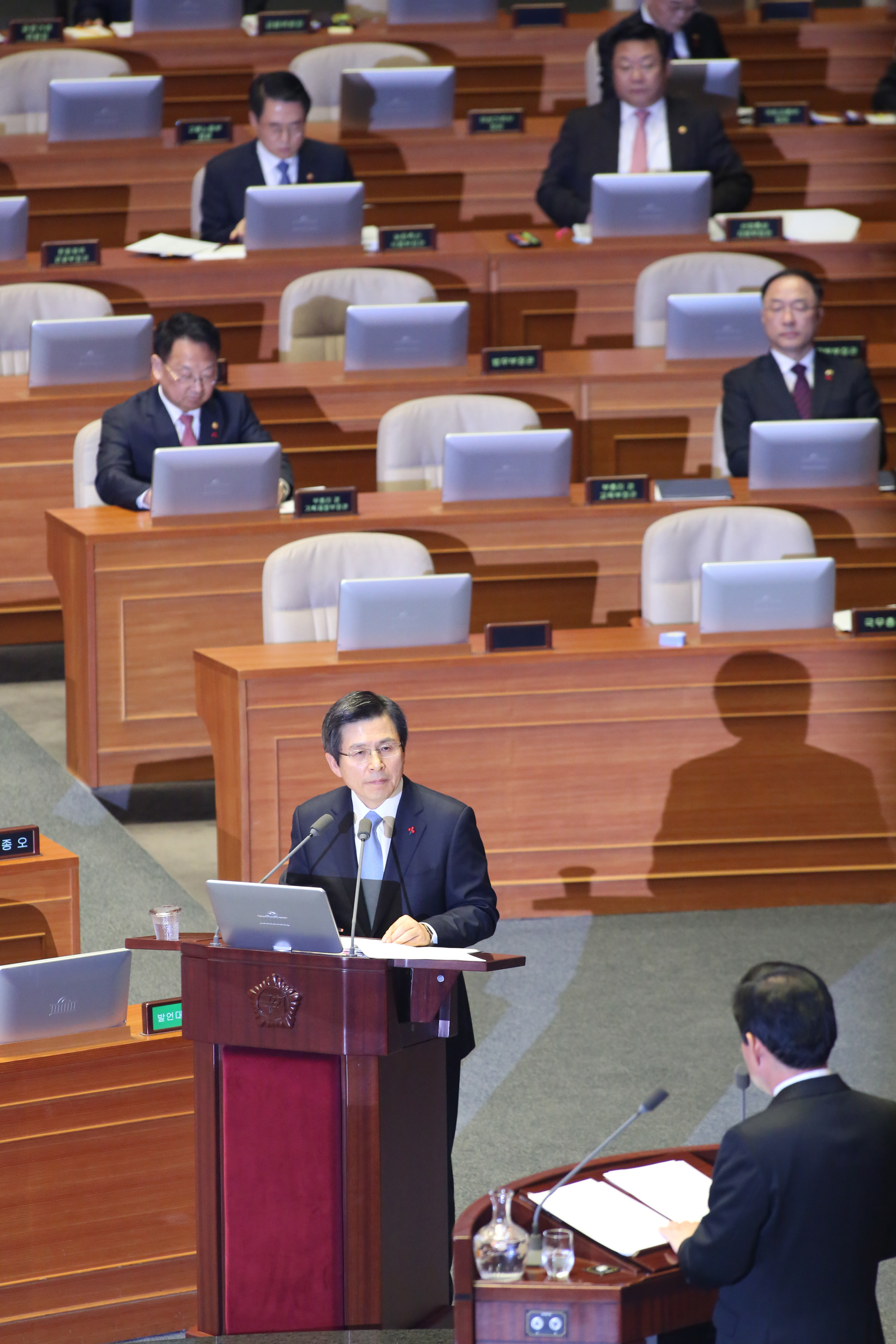 정치;국회;대정부질문;황교안출석