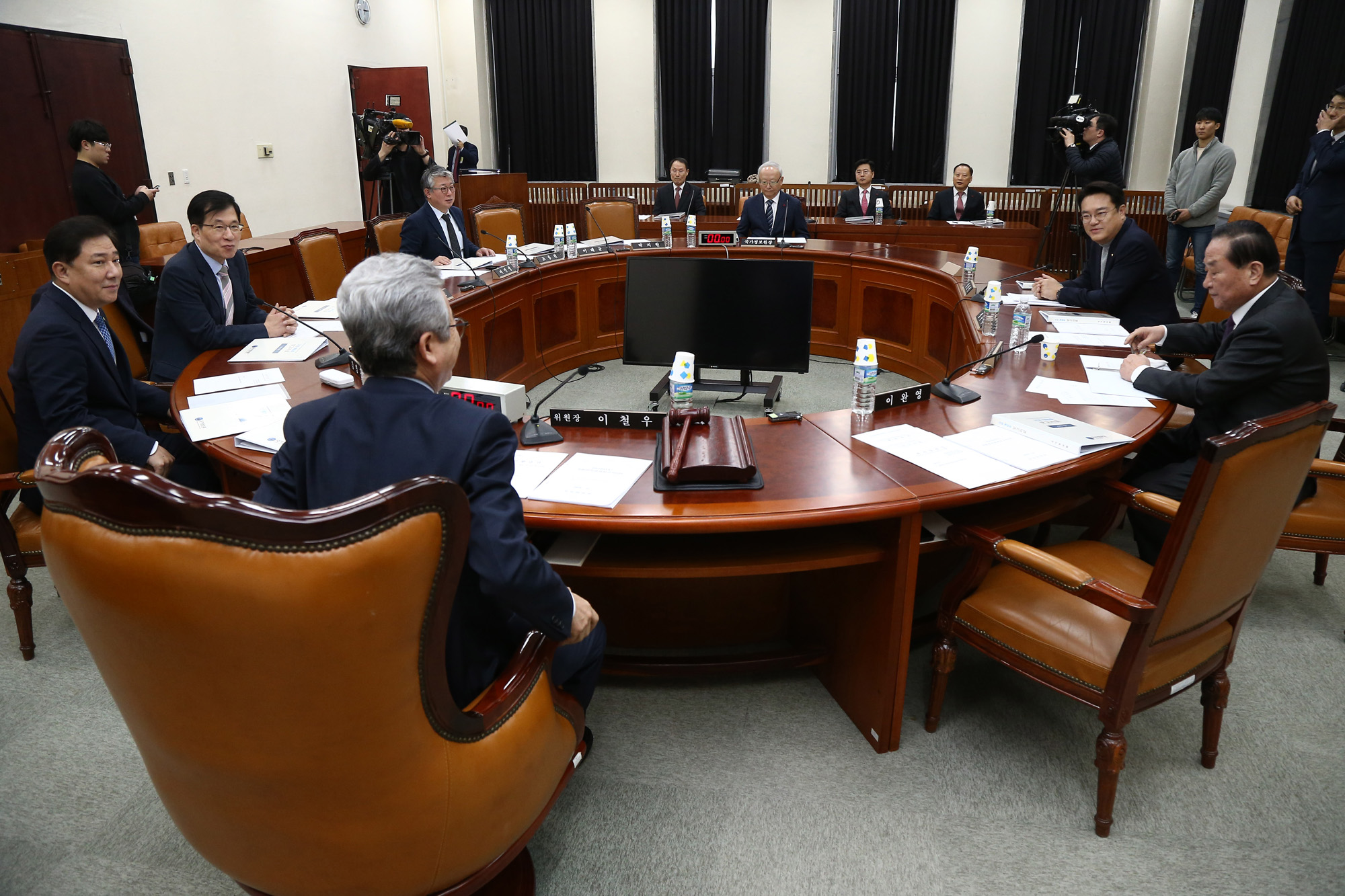 정치;국회;정보위원회;이병호;태영호