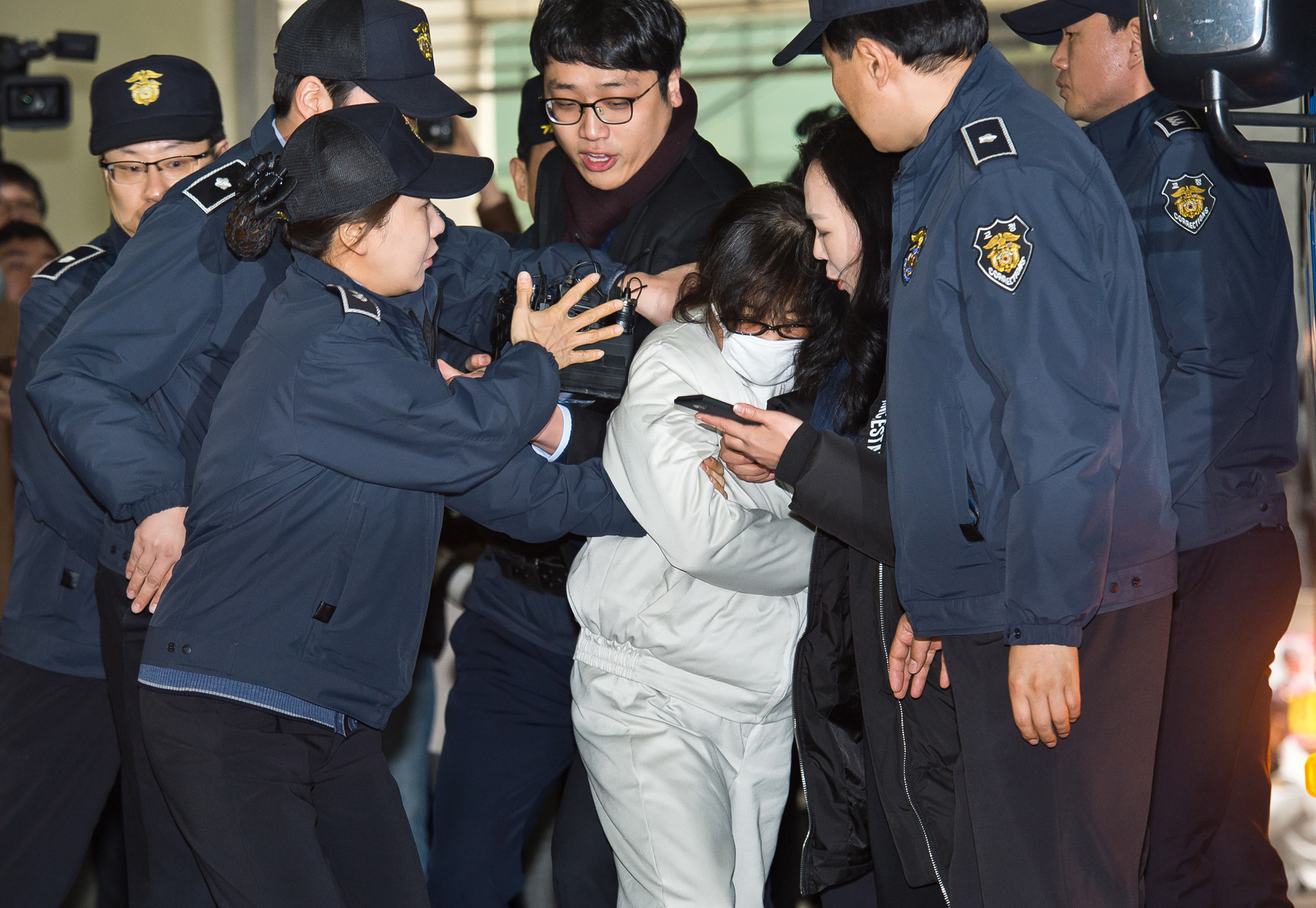 정치;박근혜정부;박근혜게이트;최순실게이트;최순실국정농단;최순실특검;최순실;국정농단사태;특검출석