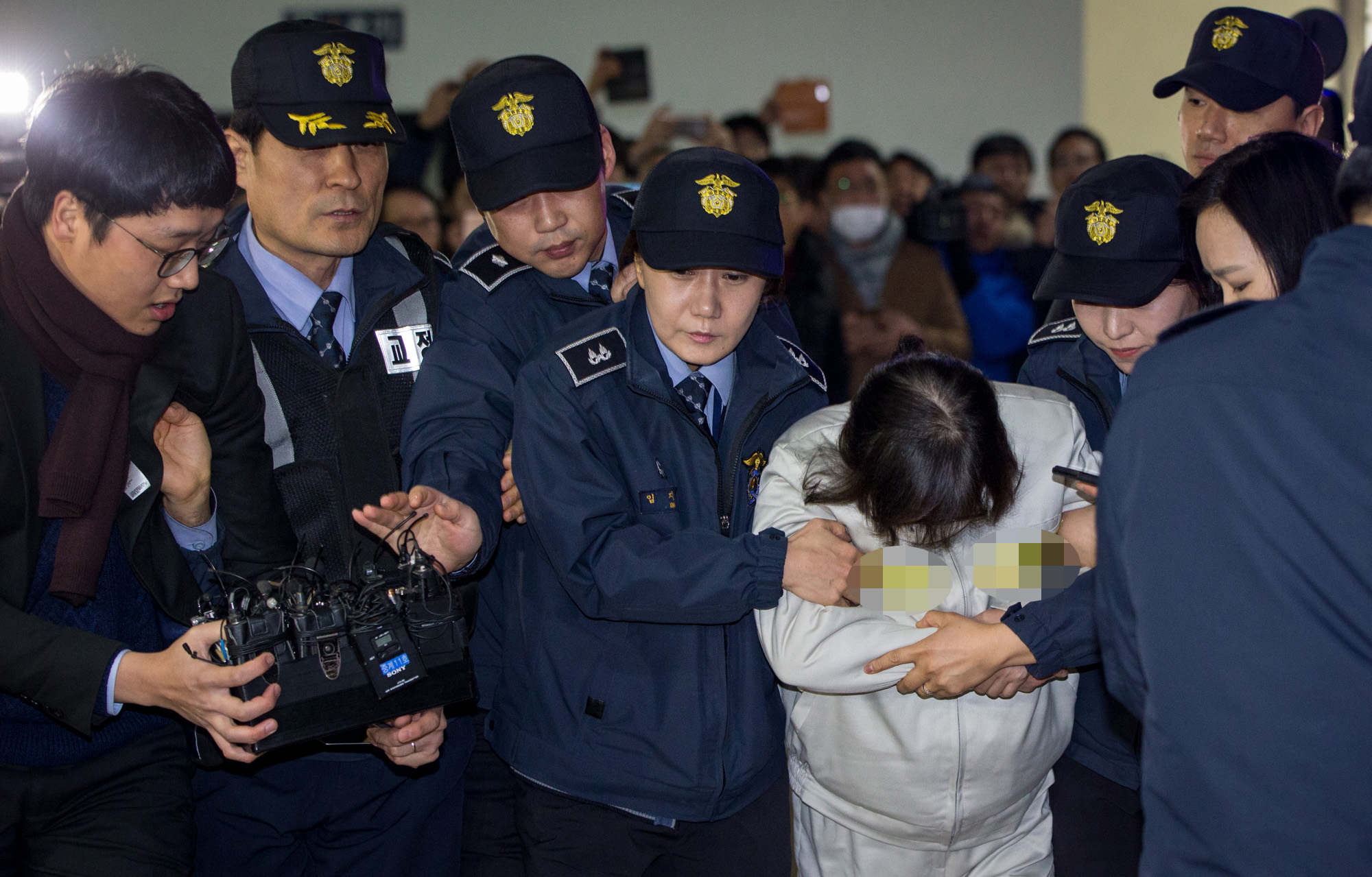 정치;박근혜정부;박근혜게이트;최순실게이트;최순실국정농단;최순실특검;최순실;국정농단사태;특검출석