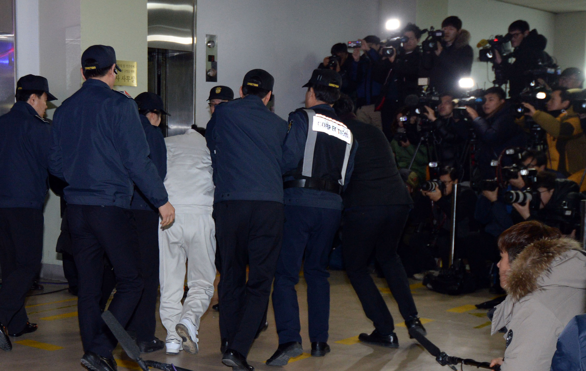 정치;박근혜정부;박근혜게이트;최순실게이트;최순실국정농단;최순실특검;최순실;국정농단사태;특검출석