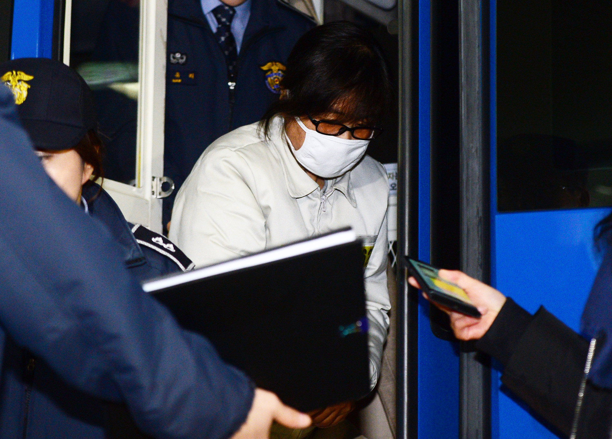 정치;박근혜정부;박근혜게이트;최순실게이트;최순실국정농단;최순실특검;최순실;국정농단사태;특검출석