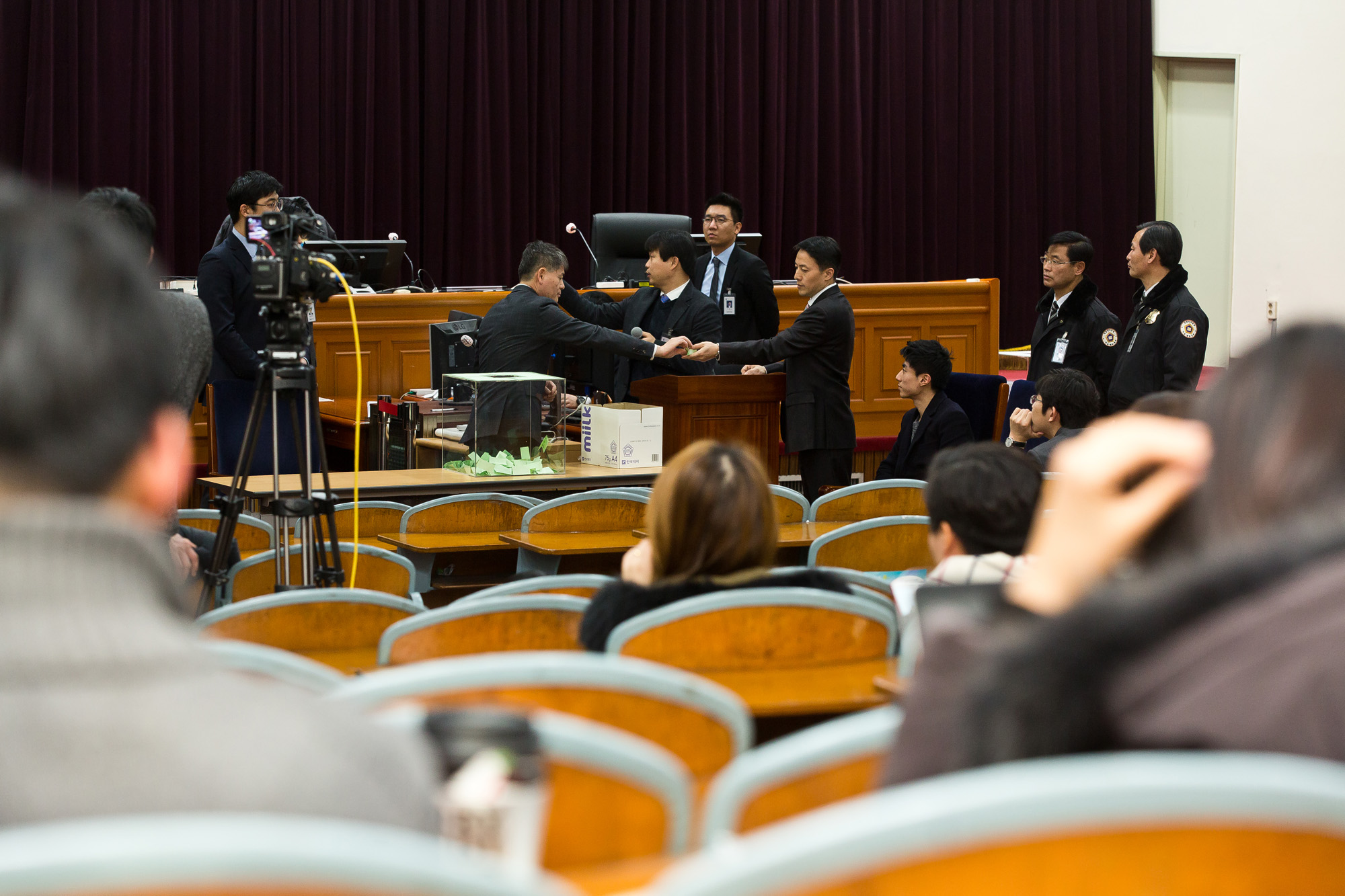 정치;박근혜정부;박근혜게이트;최순실게이트;최순실국정농단;최순실특검;최순실;국정농단사태;재판방청권