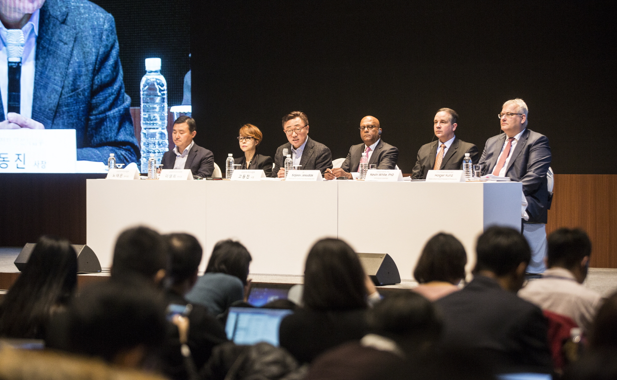 고동진;삼성 노트7 프레스 컨퍼런스;삼성 노트7;사지브 지수다스(Sajeev Jesudas);TUV라인란드 홀거 쿤츠(Holger Kunz)