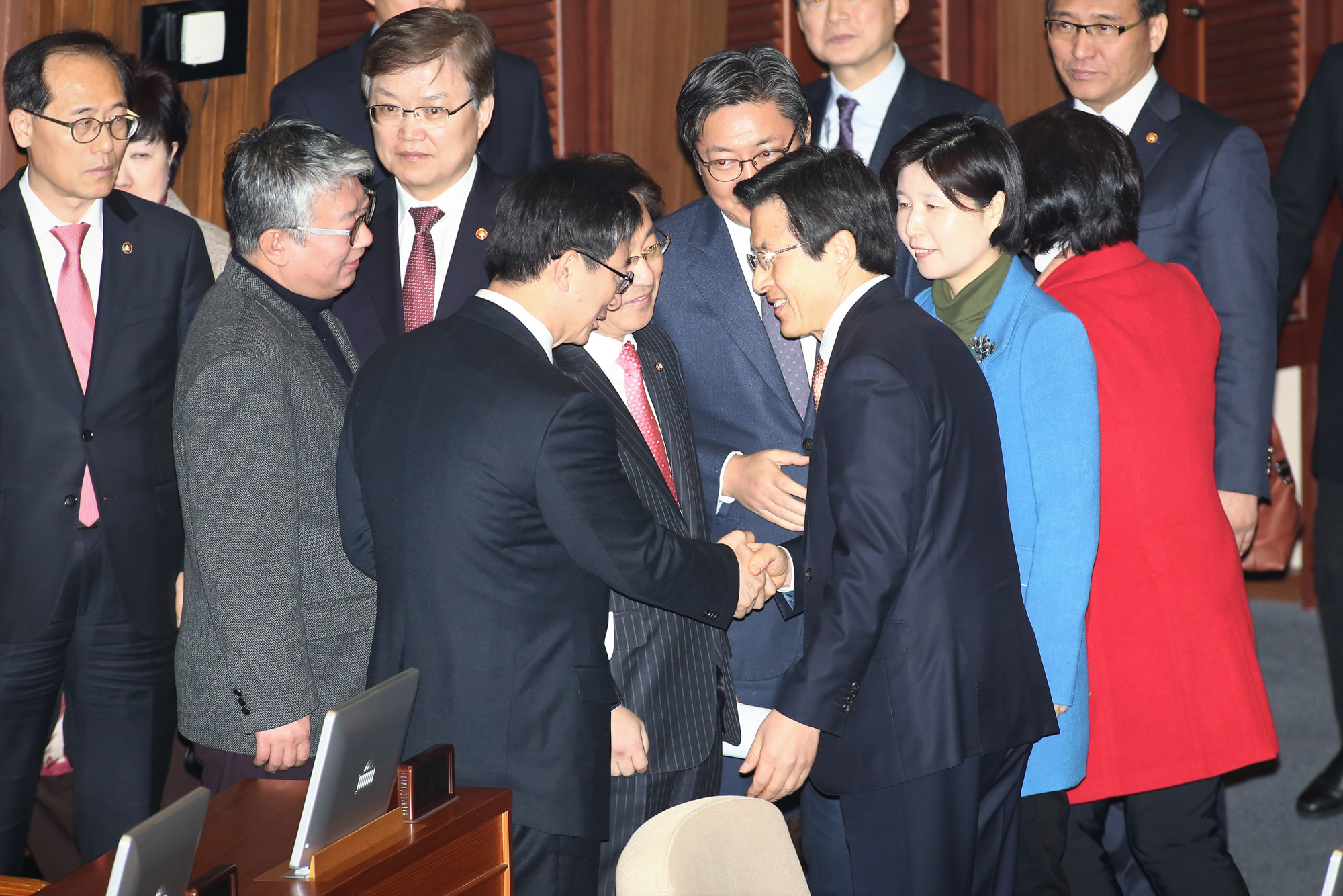 정치;국회;정우택교섭단체연설;국회본회의;황교안