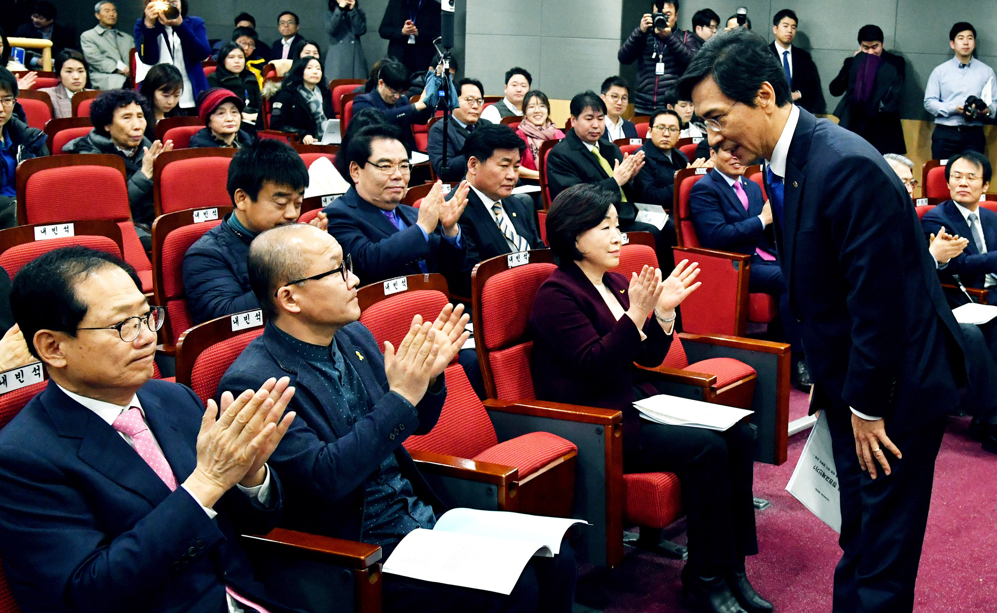 정치;국회;안희정;대선후보초청토론회