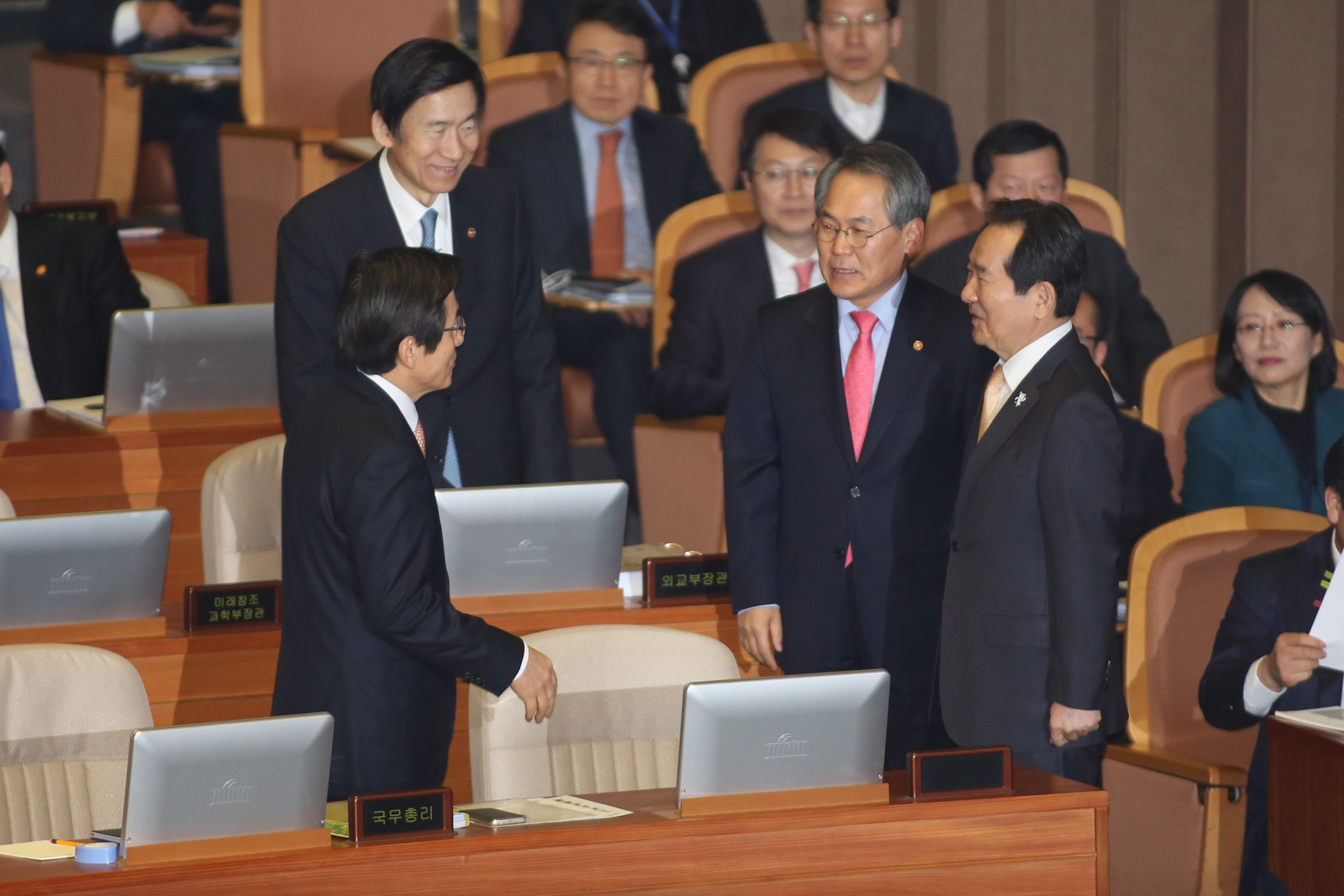 정치;국회;황교안;국무총리;권한대행;대정부질문;정세균