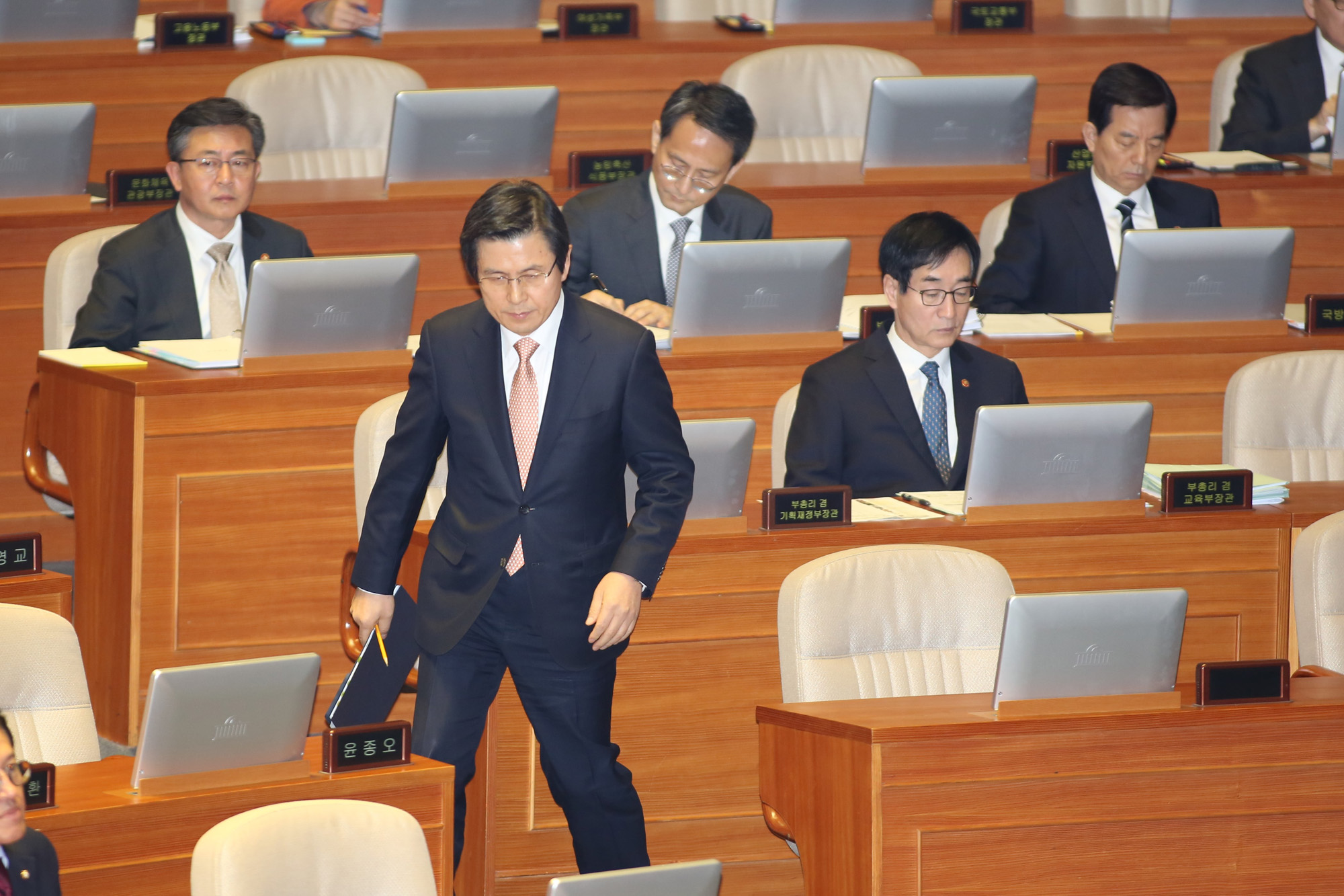 정치;국회;황교안;국무총리;권한대행;대정부질문