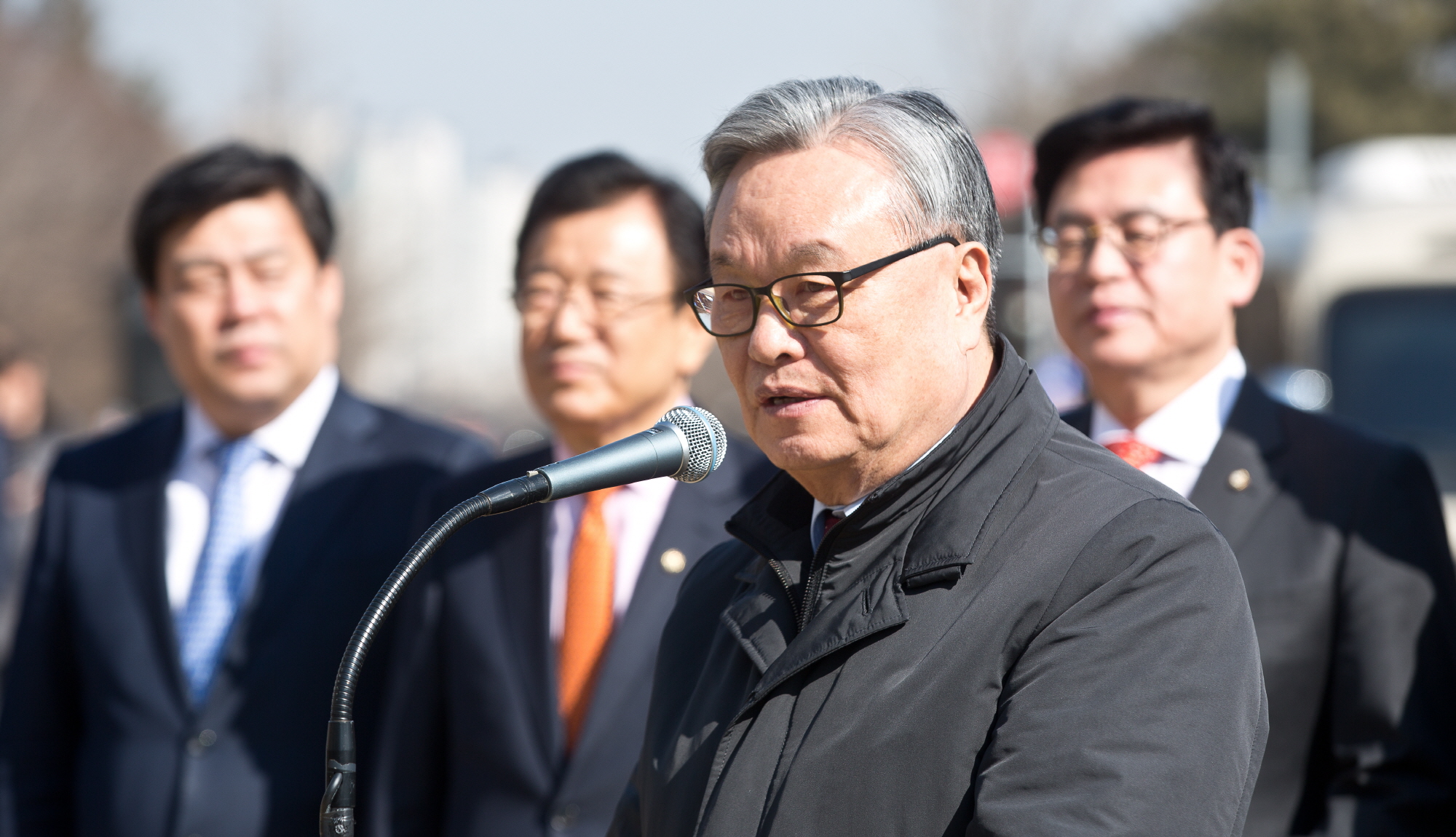 자유한국당;자유한국당 버스출정식;인명진;정우택