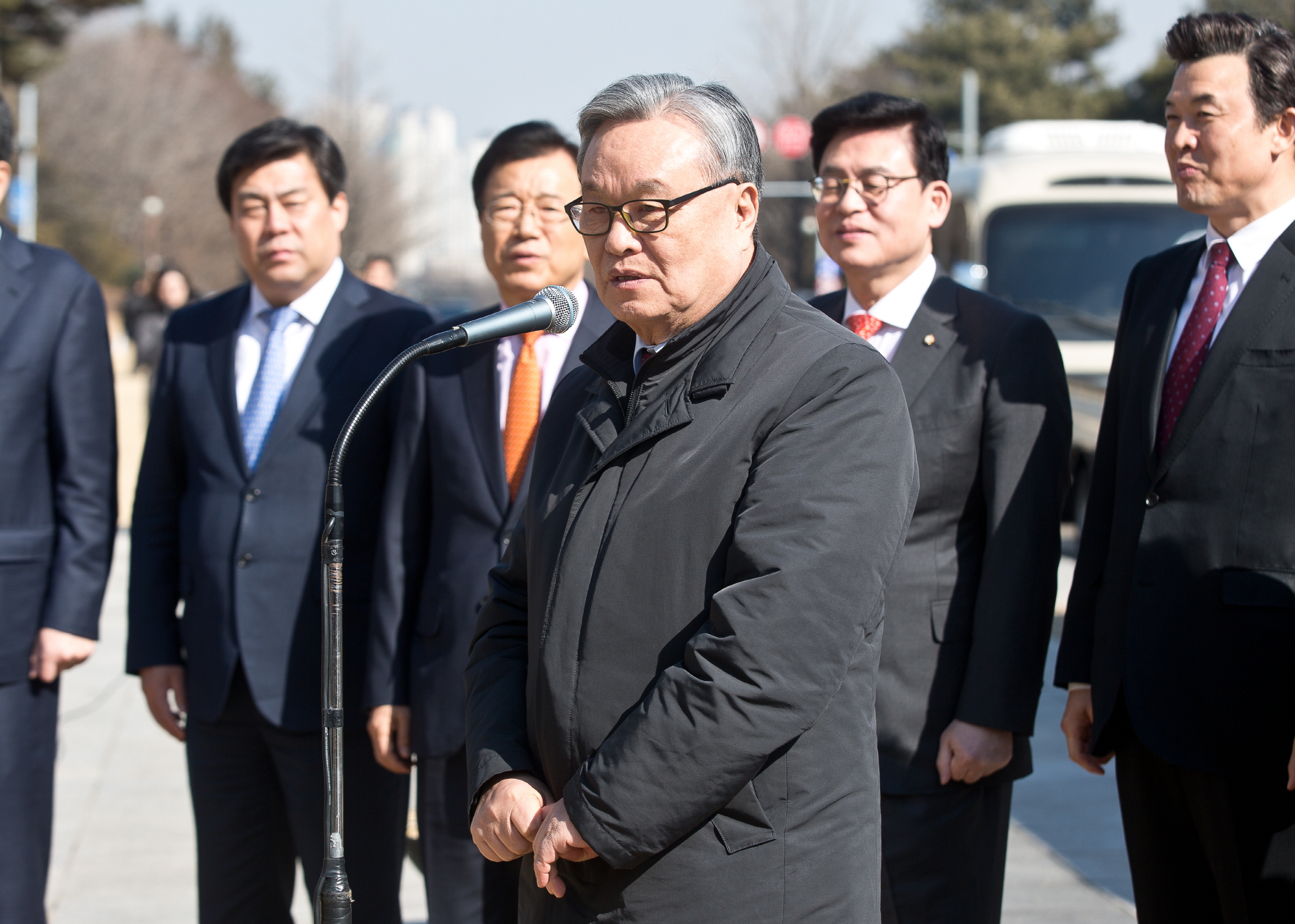 자유한국당;자유한국당 버스출정식;인명진;정우택