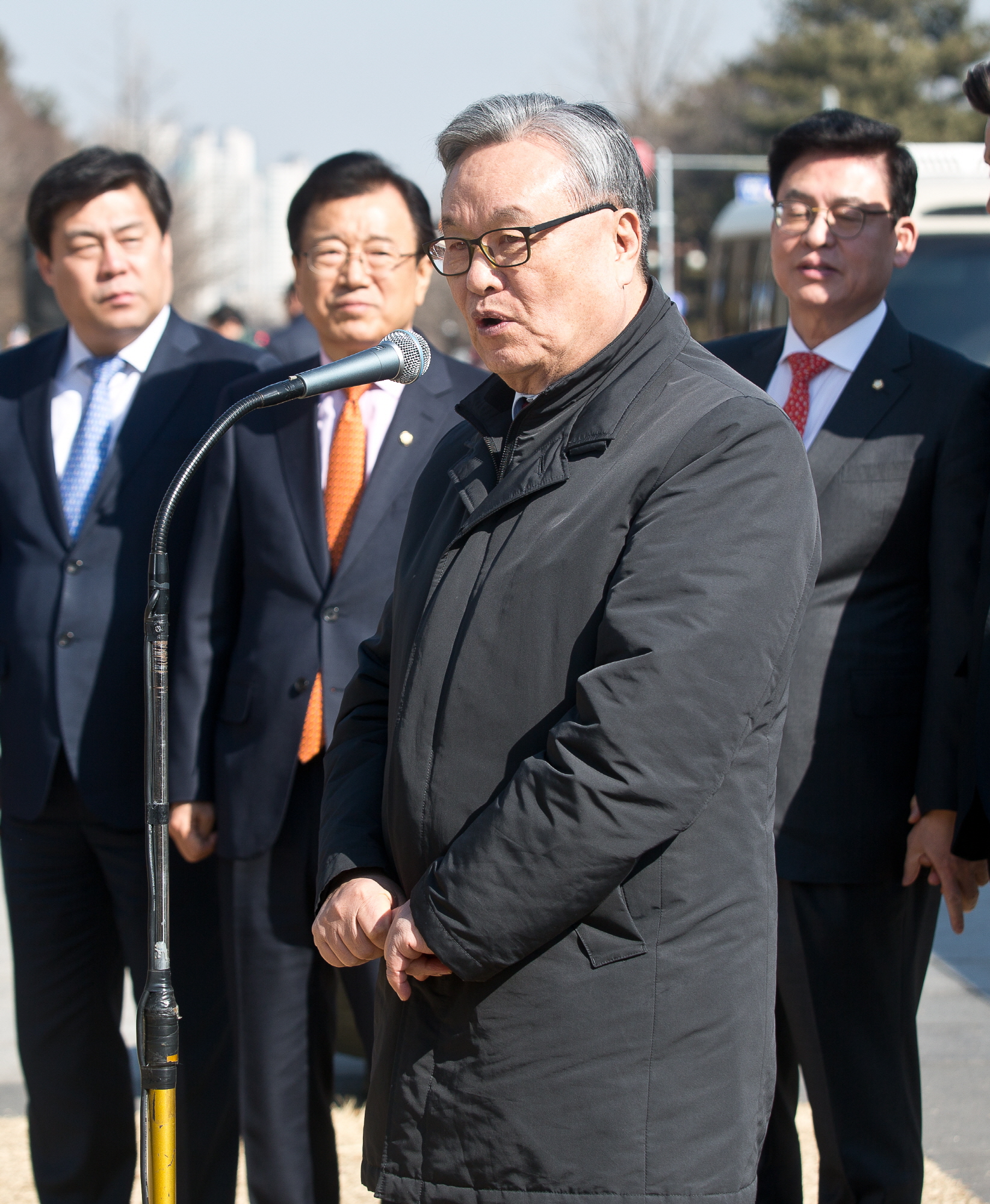 자유한국당;자유한국당 버스출정식;인명진;정우택