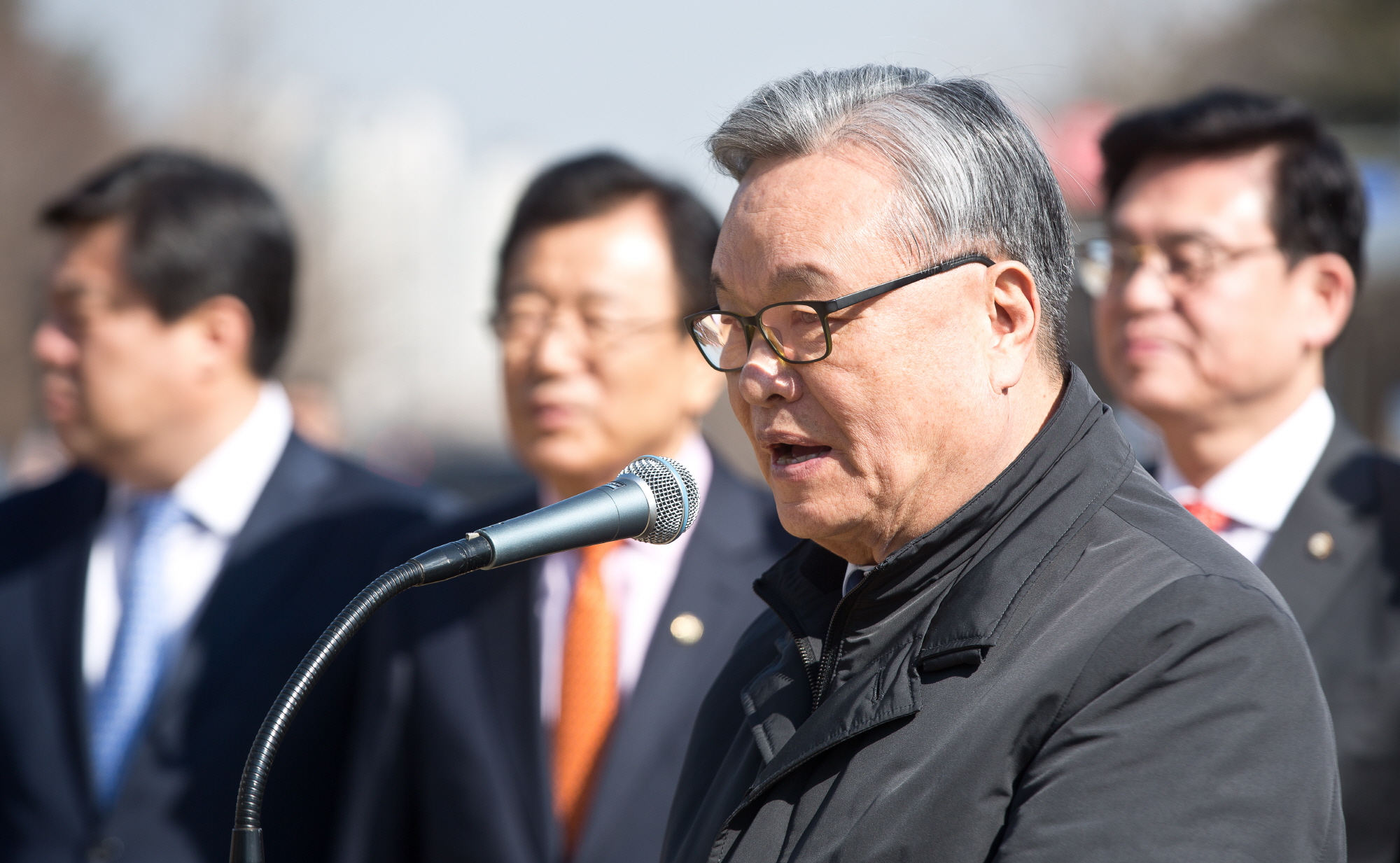 자유한국당;자유한국당 버스출정식;인명진;정우택