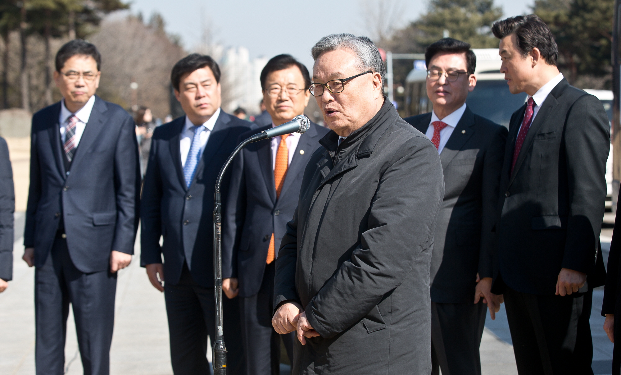 자유한국당;자유한국당 버스출정식;인명진;정우택