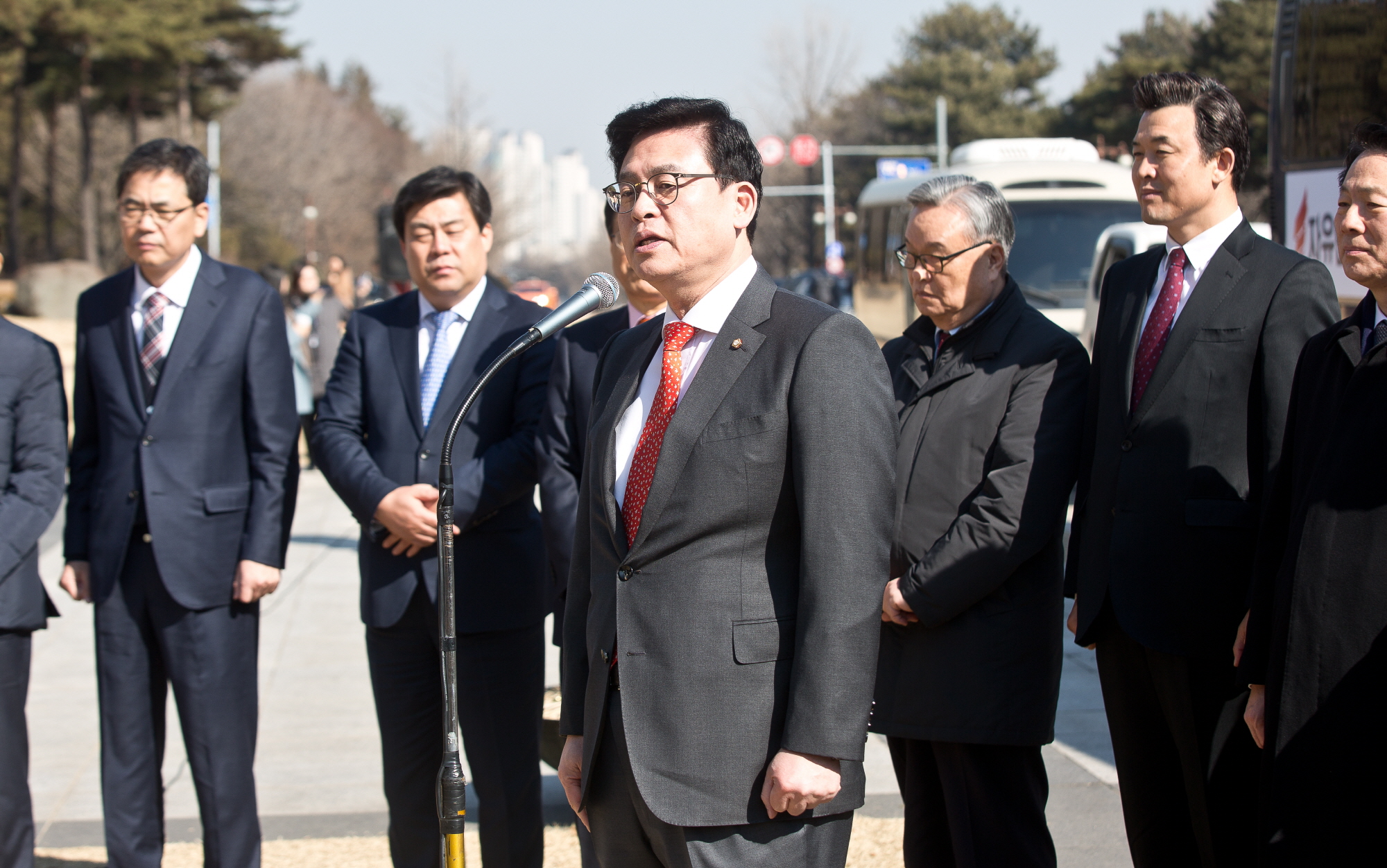 자유한국당;자유한국당 버스출정식;인명진;정우택