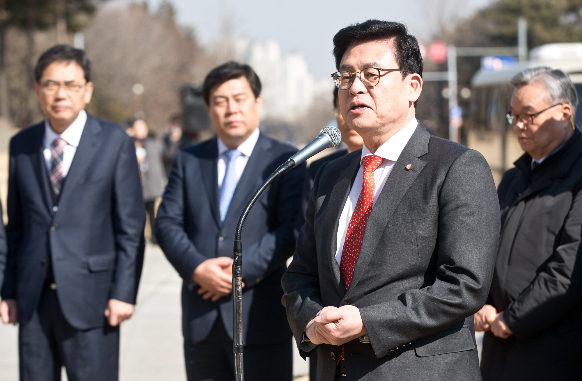 자유한국당;자유한국당 버스출정식;인명진;정우택