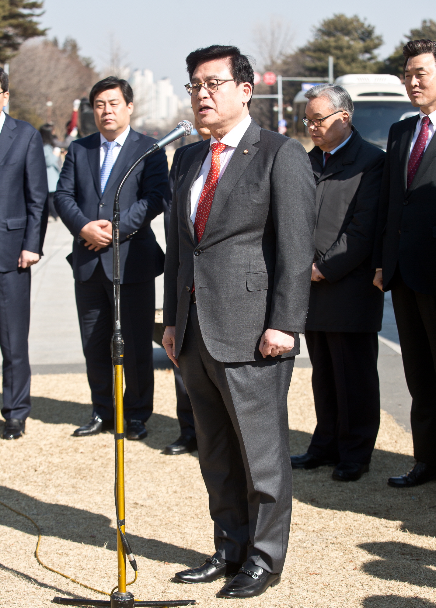 자유한국당;자유한국당 버스출정식;인명진;정우택