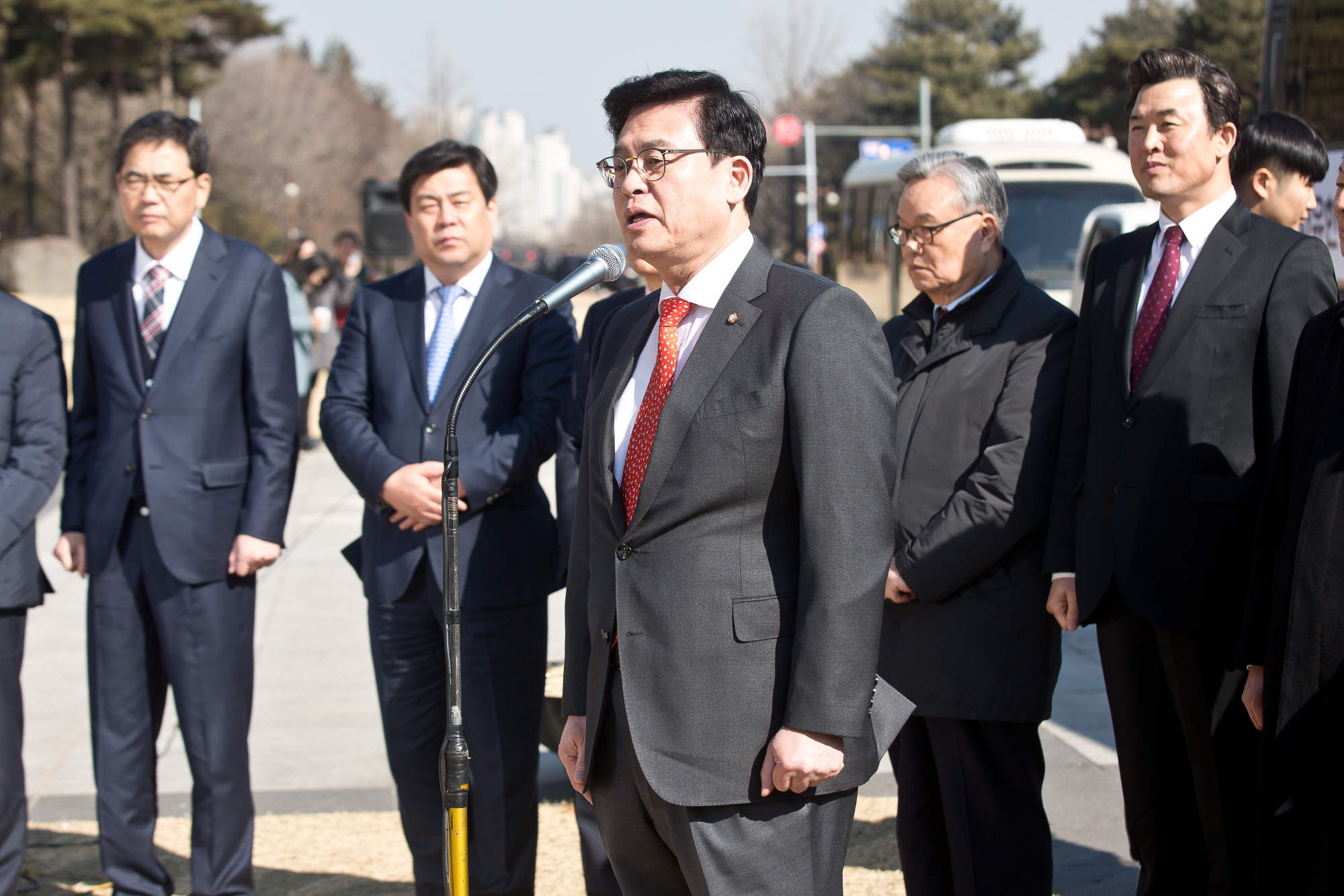 자유한국당;자유한국당 버스출정식;인명진;정우택