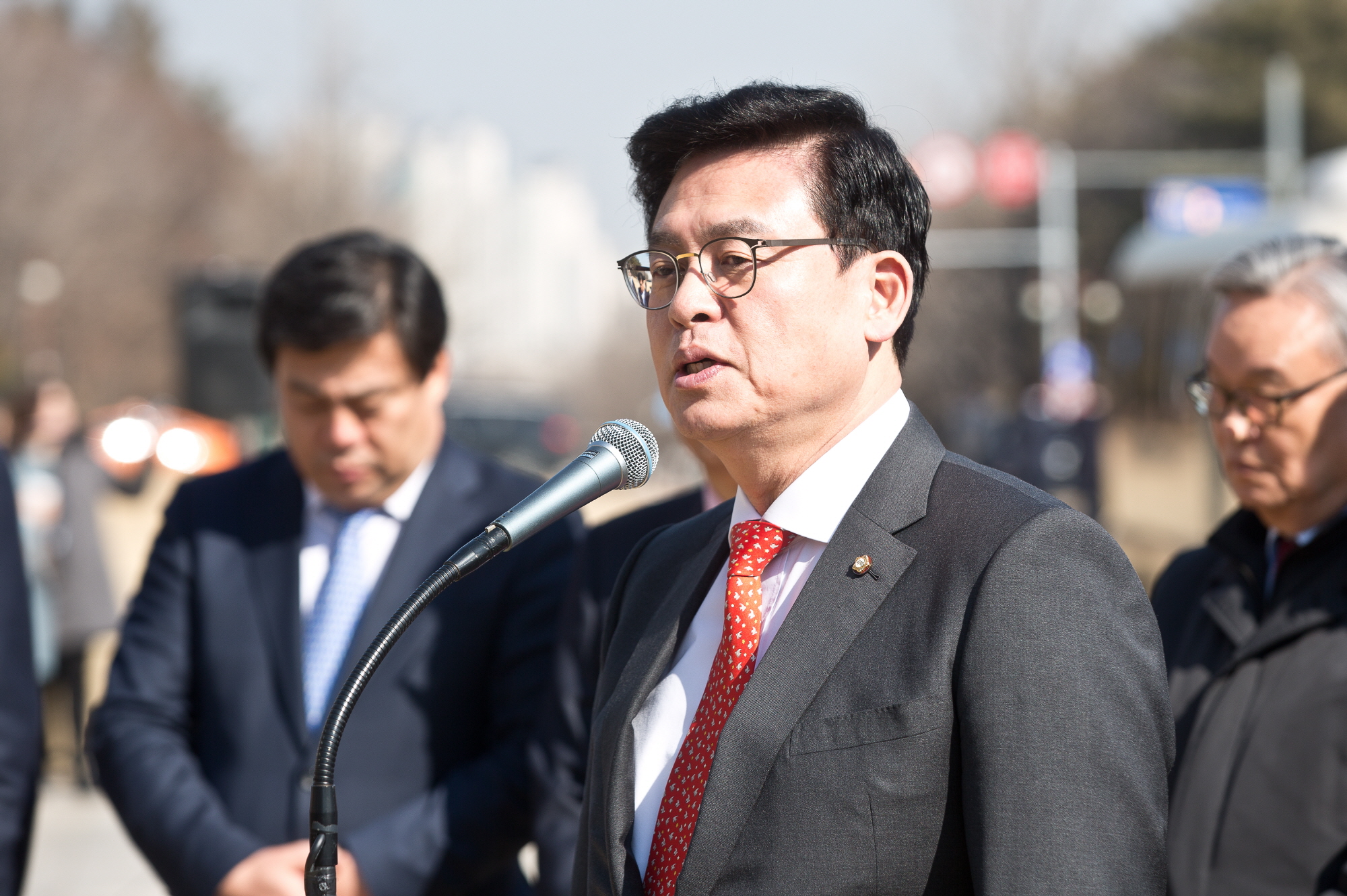 자유한국당;자유한국당 버스출정식;인명진;정우택