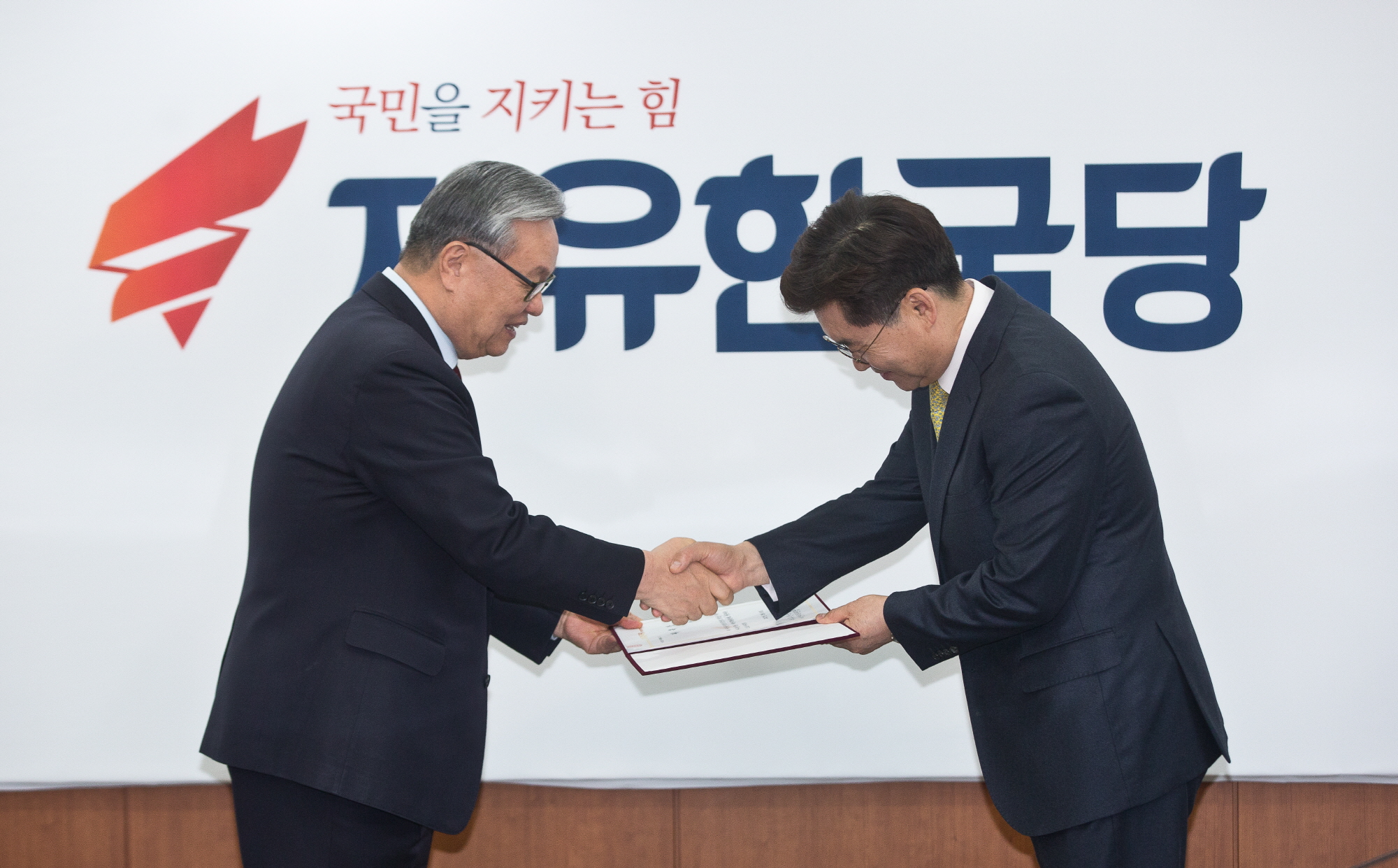 인명진;자유한국당;자유한국당 개헌특위 위촉장 전달;장원석;한희원;우종철;조규상;신용한;백미란